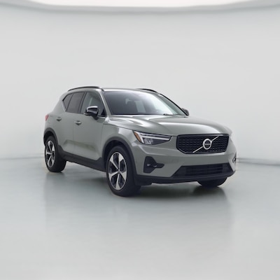 Green 2023 Volvo XC40 B5 Plus Dark Theme