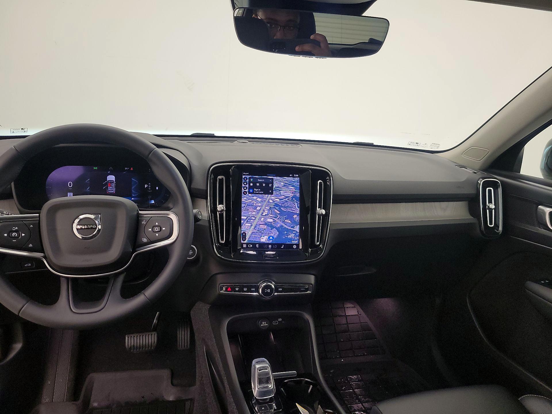 Thumbnail: 2023 Volvo XC40 - 9