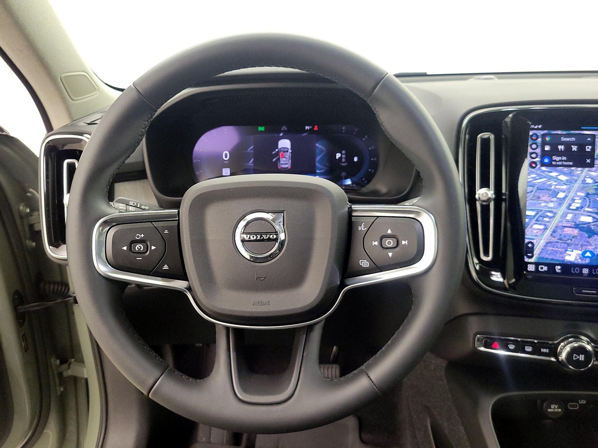 Thumbnail: 2023 Volvo XC40 - 10