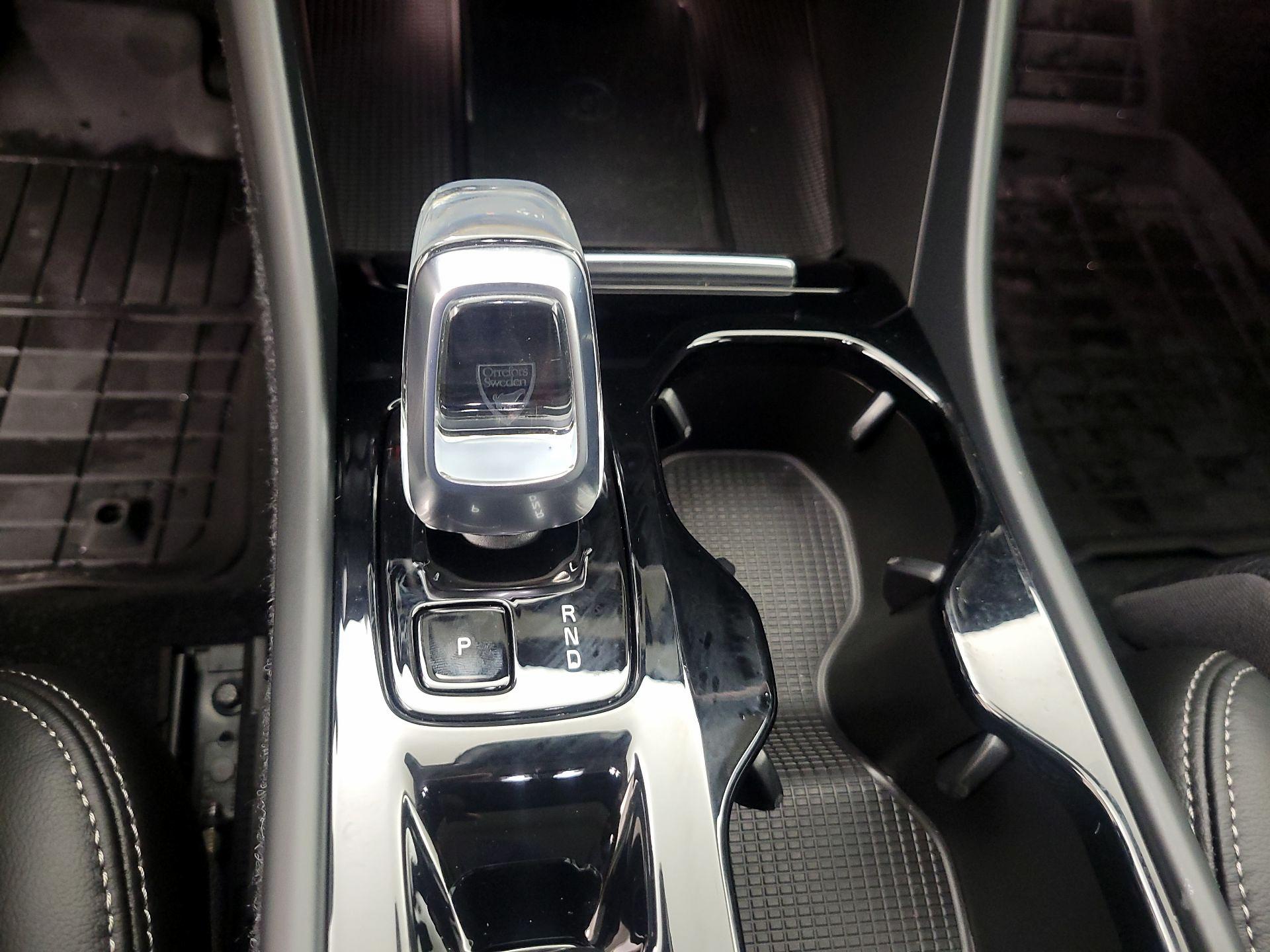 Thumbnail: 2023 Volvo XC40 - 17