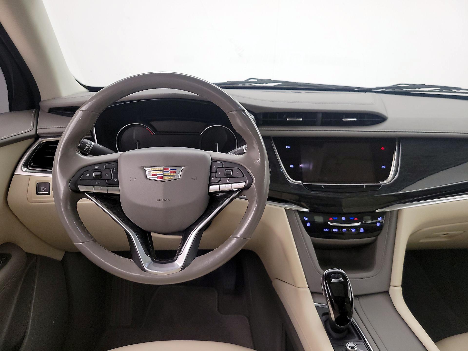 Thumbnail: 2022 Cadillac XT6 - 10