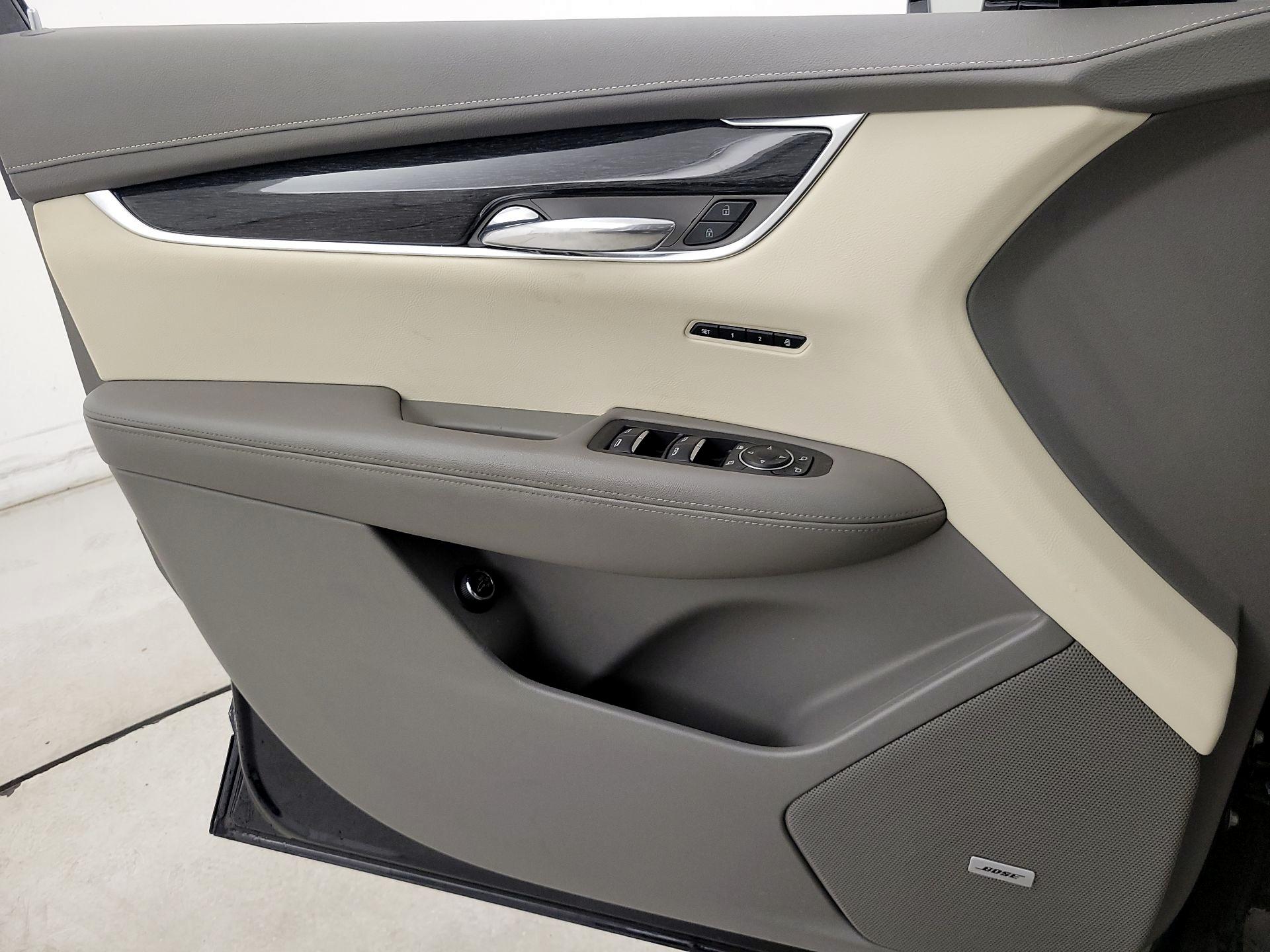 Thumbnail: 2022 Cadillac XT6 - 12