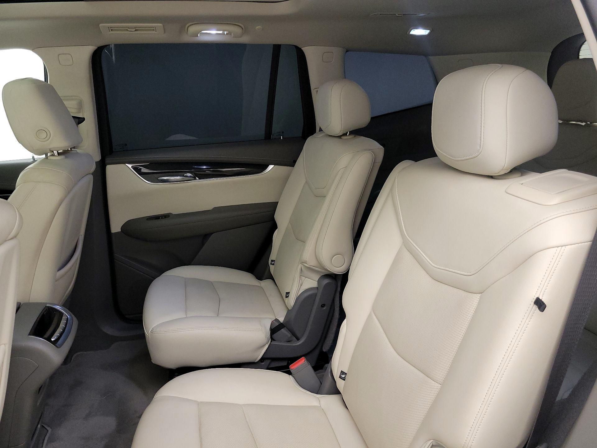 Thumbnail: 2022 Cadillac XT6 - 20