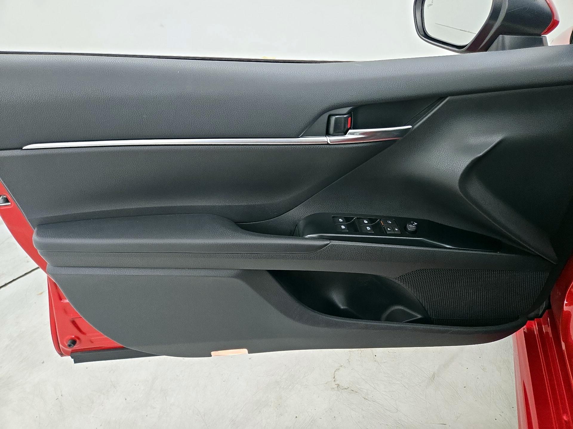 Thumbnail: 2019 Toyota Camry - 12