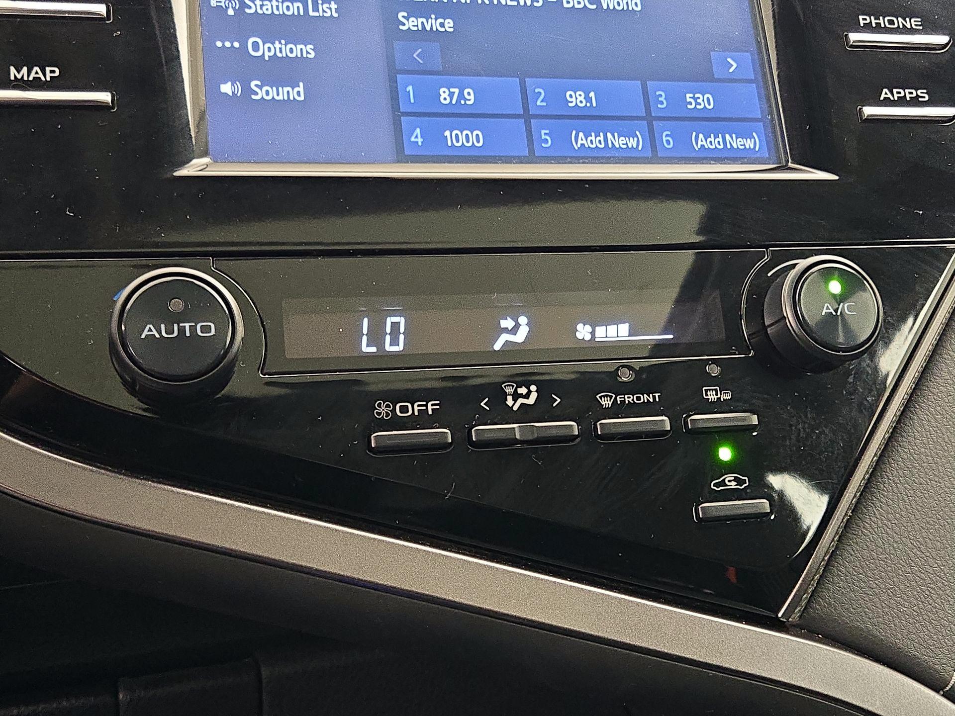 Thumbnail: 2019 Toyota Camry - 16