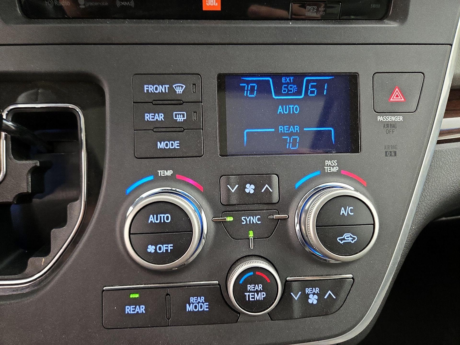 Thumbnail: 2016 Toyota Sienna - 16