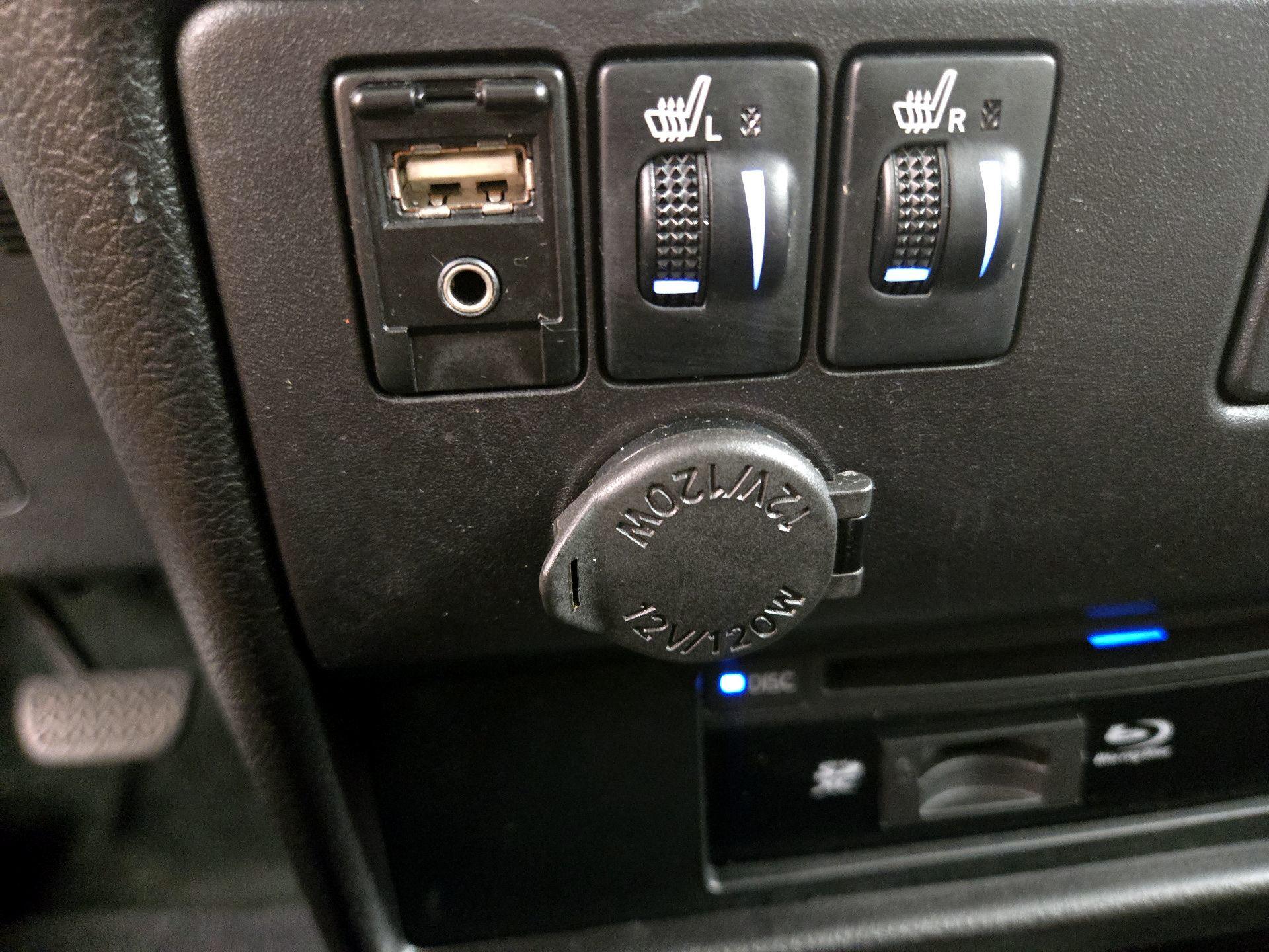 Thumbnail: 2016 Toyota Sienna - 18