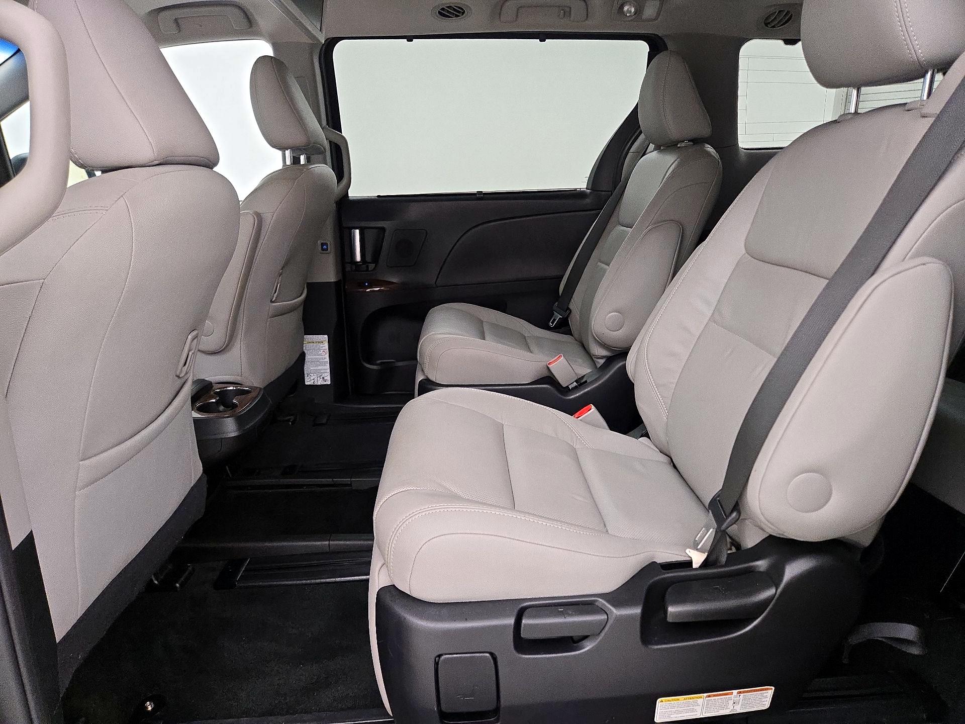Thumbnail: 2016 Toyota Sienna - 20