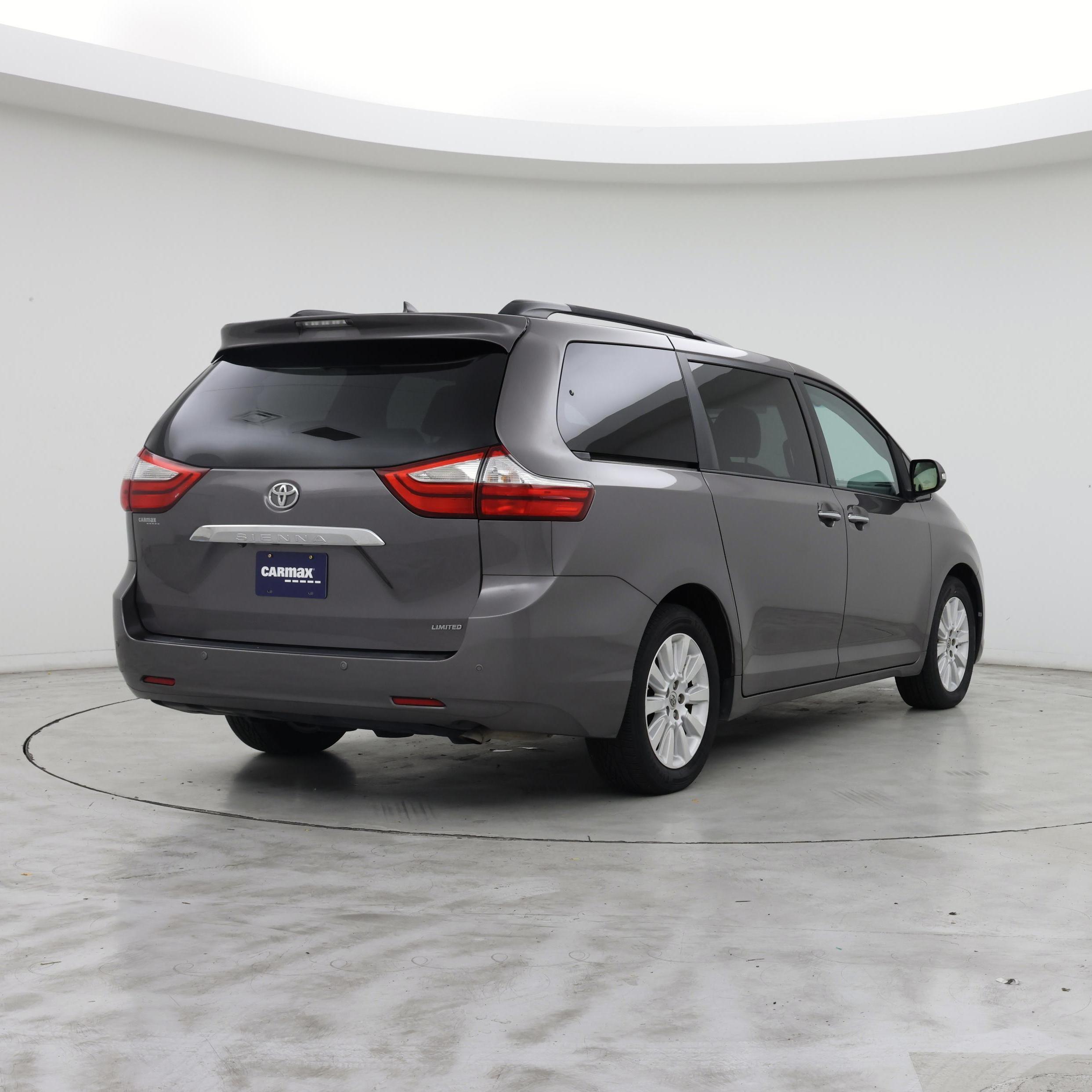 Thumbnail: 2016 Toyota Sienna - 8