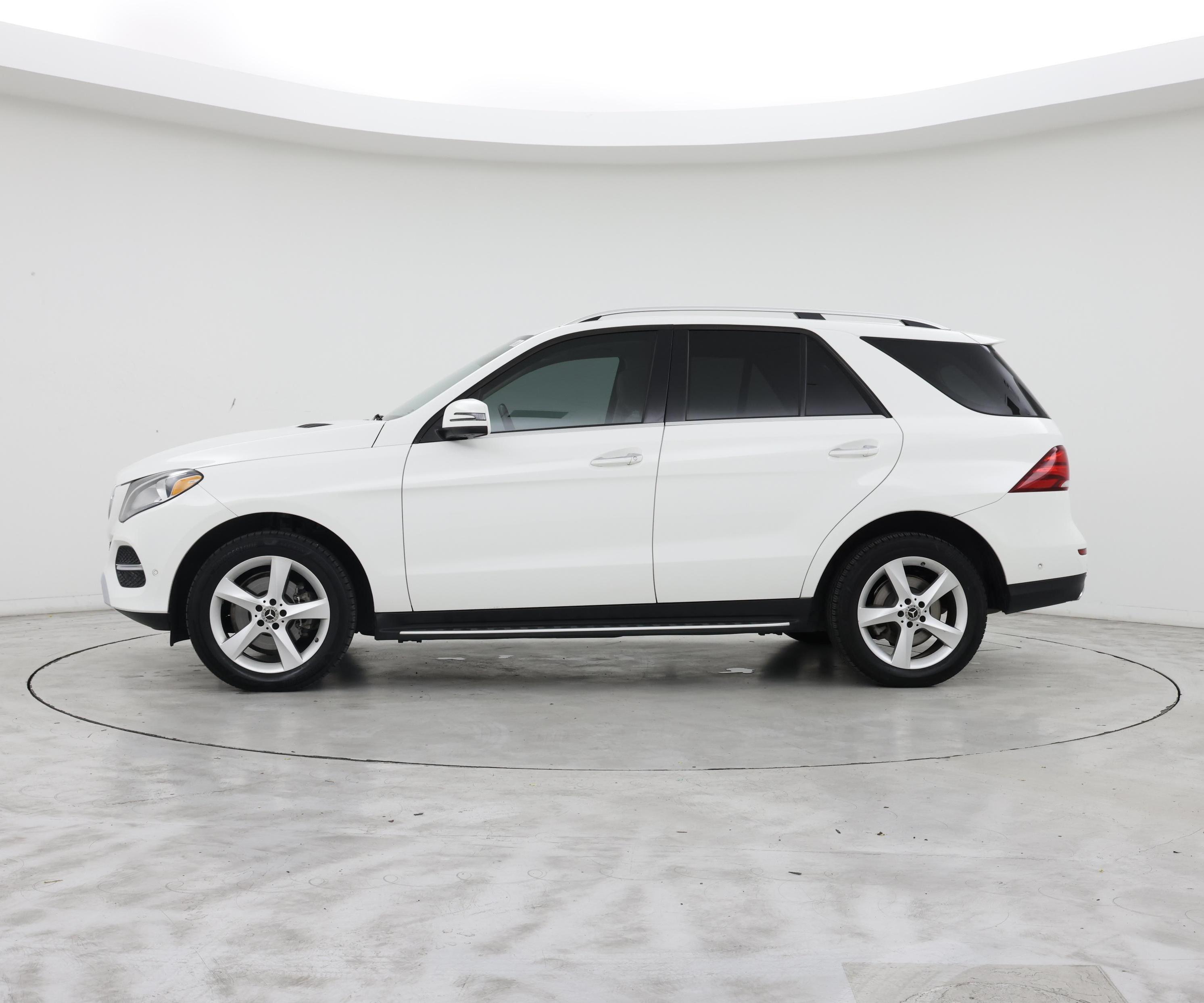 Thumbnail: 2017 Mercedes-Benz GLE - 3