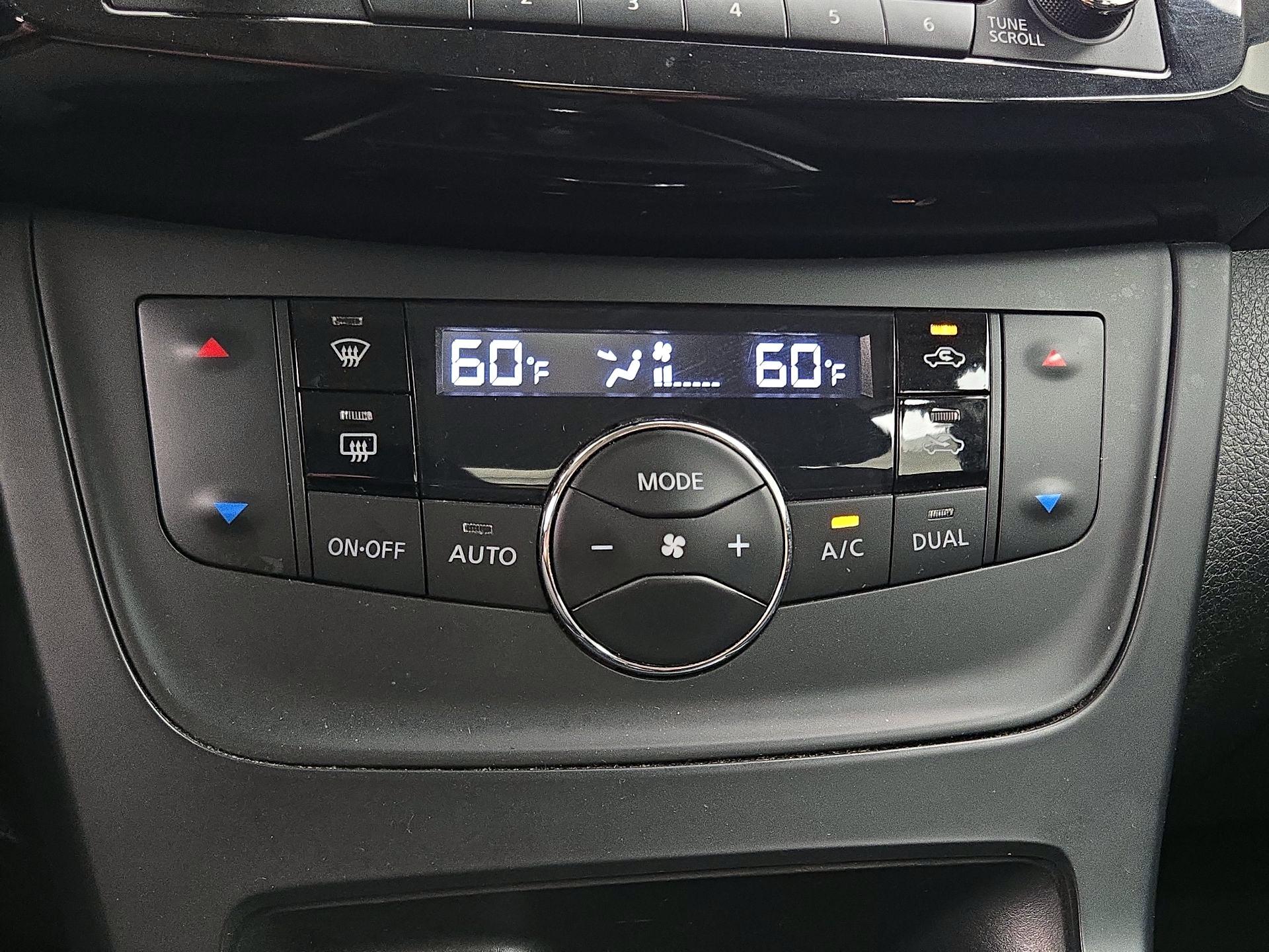 Thumbnail: 2018 Nissan Sentra - 16