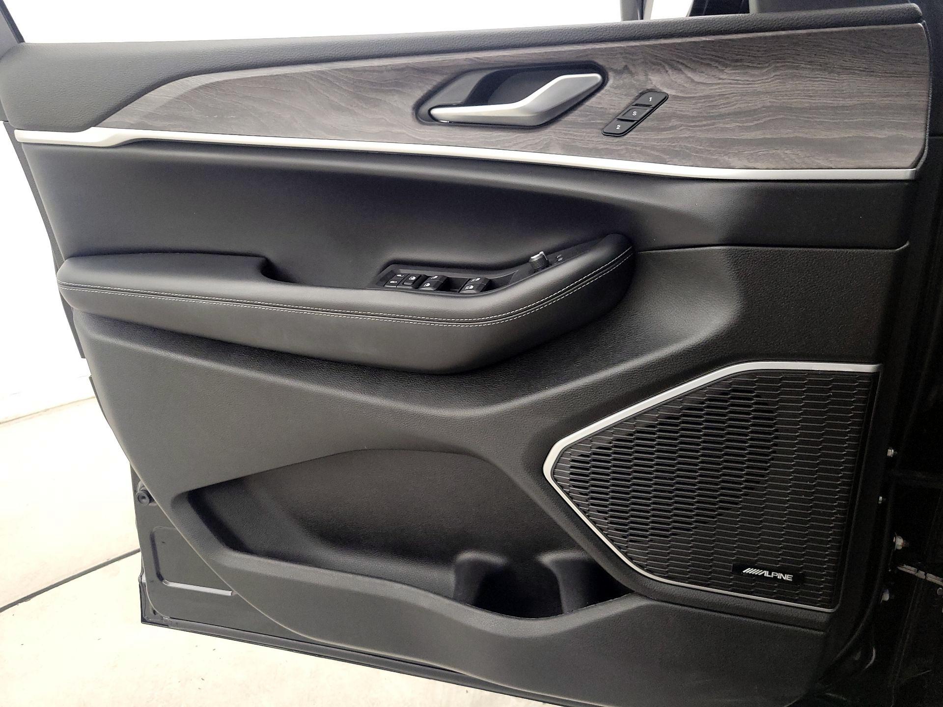Thumbnail: 2022 Jeep Grand Cherokee - 12