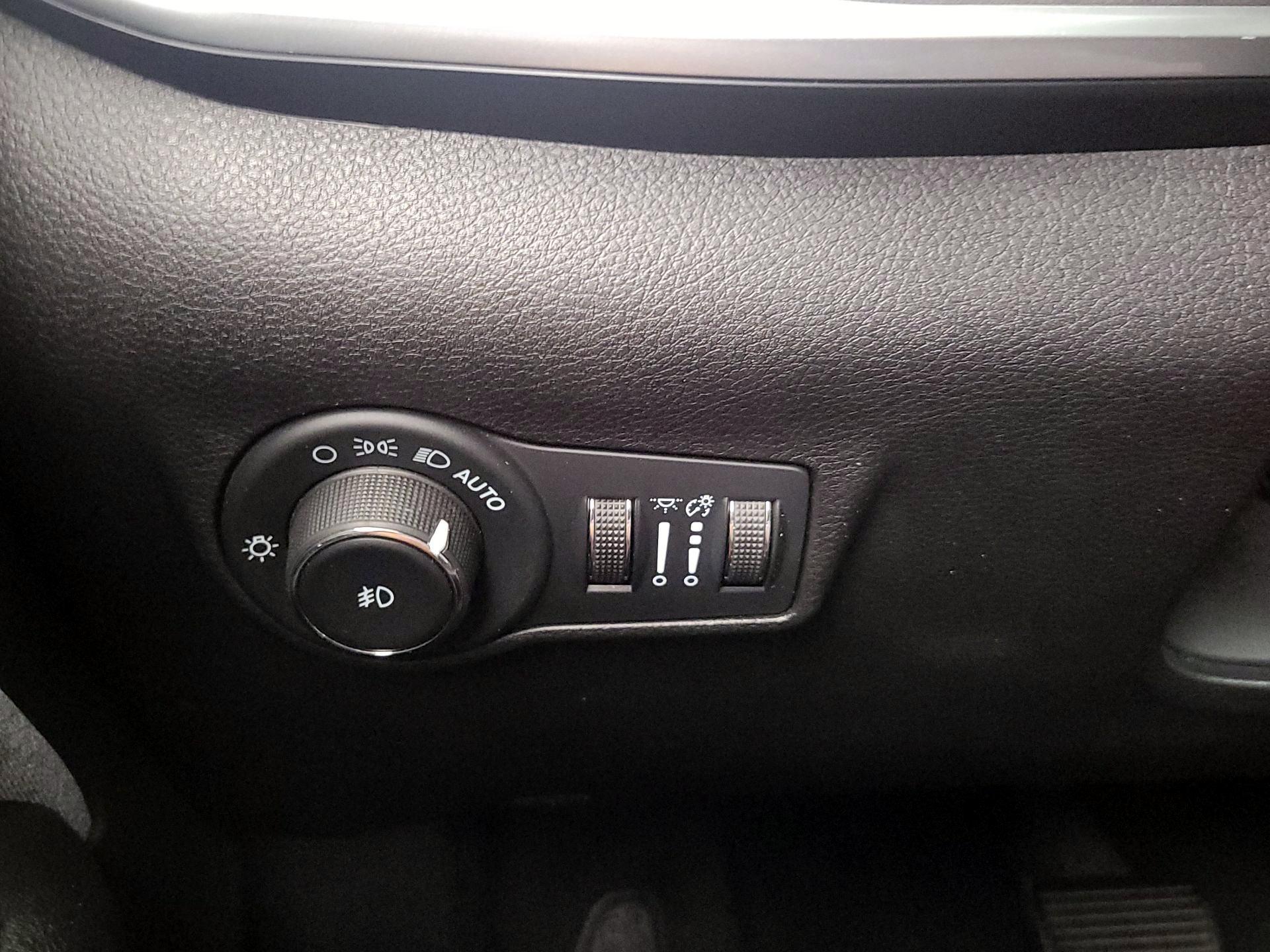 Thumbnail: 2022 Jeep Compass - 13