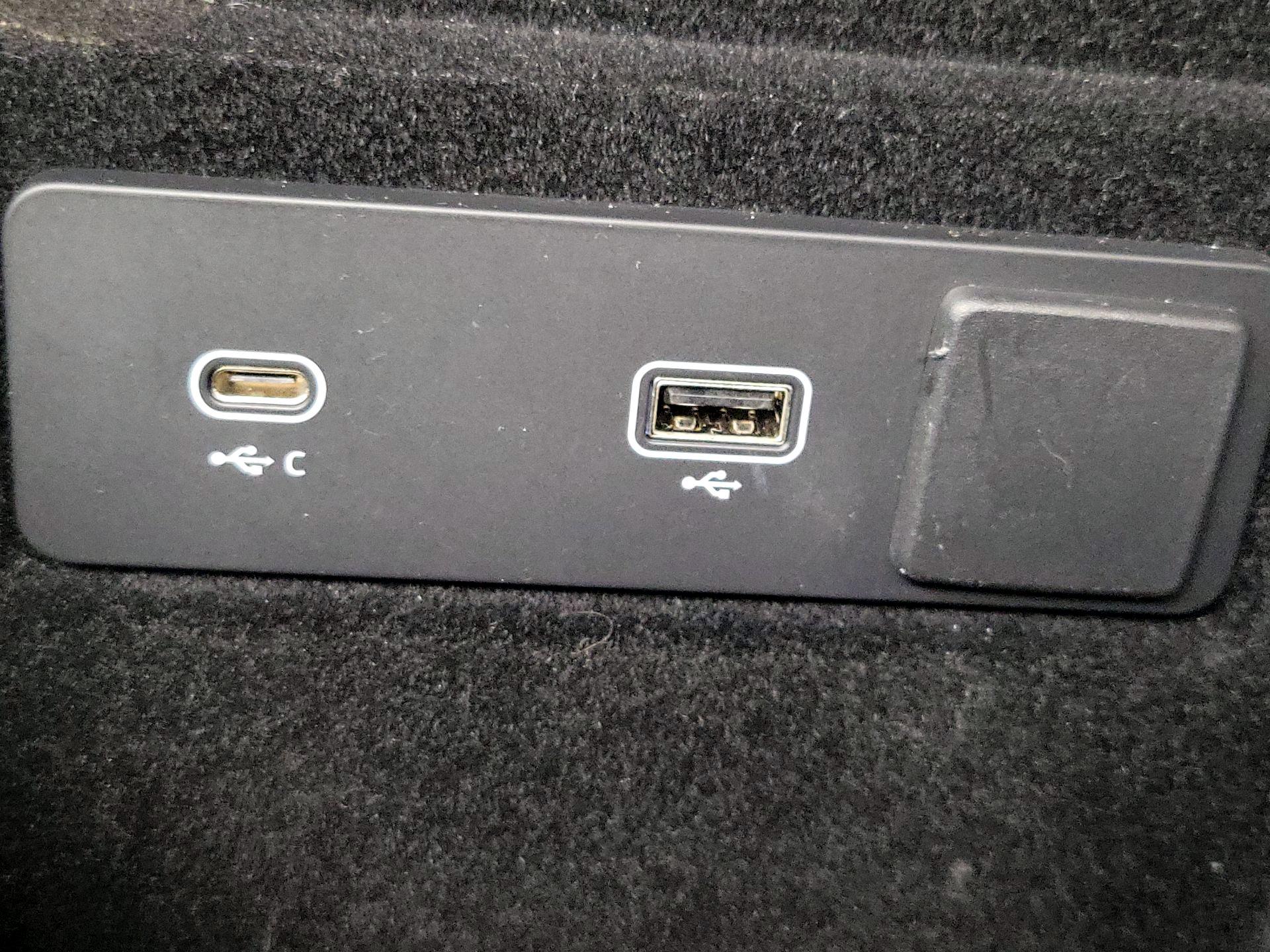 Thumbnail: 2023 Jaguar F-Pace - 19