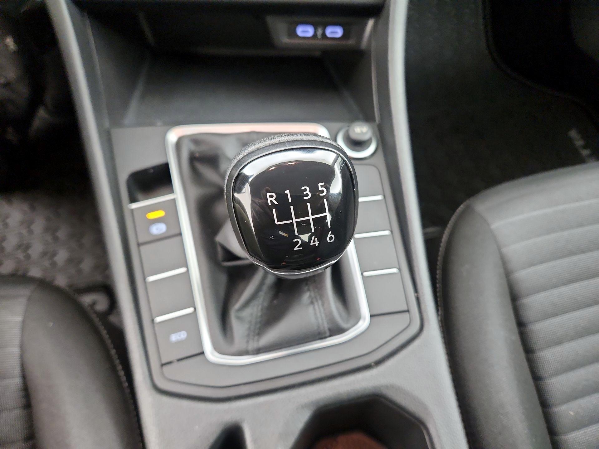 Thumbnail: 2022 Volkswagen Jetta - 17