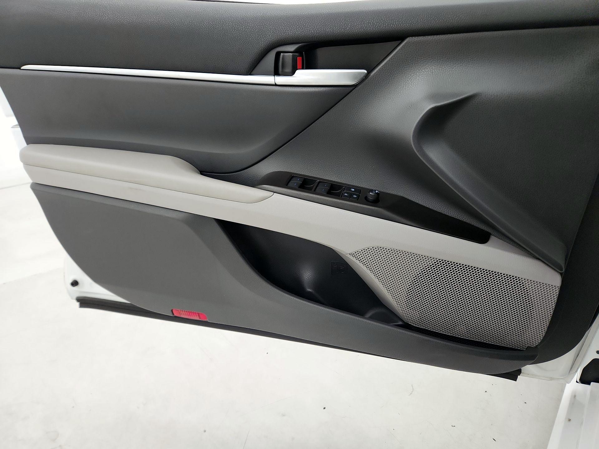 Thumbnail: 2021 Toyota Camry - 12