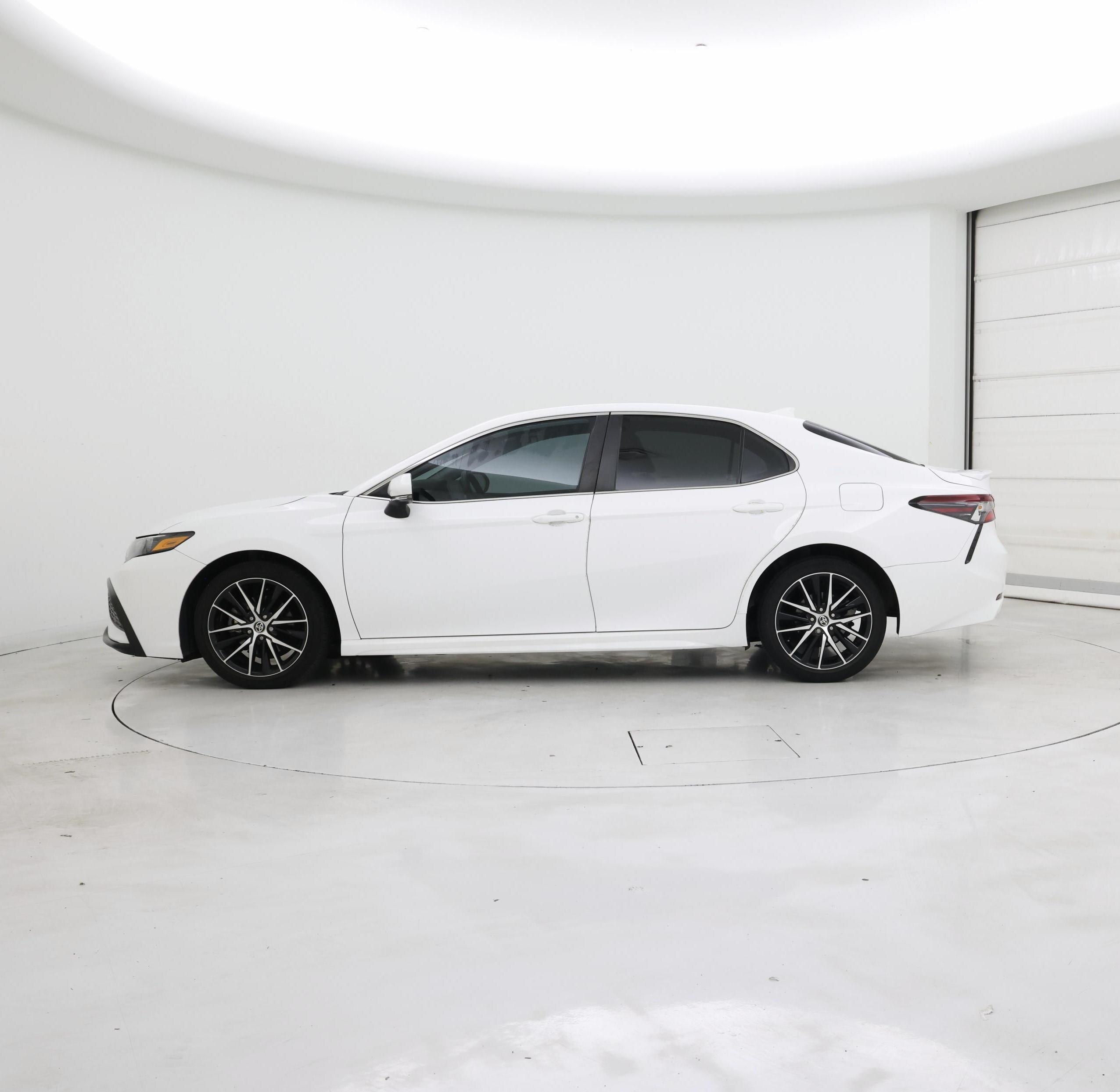 Thumbnail: 2021 Toyota Camry - 3