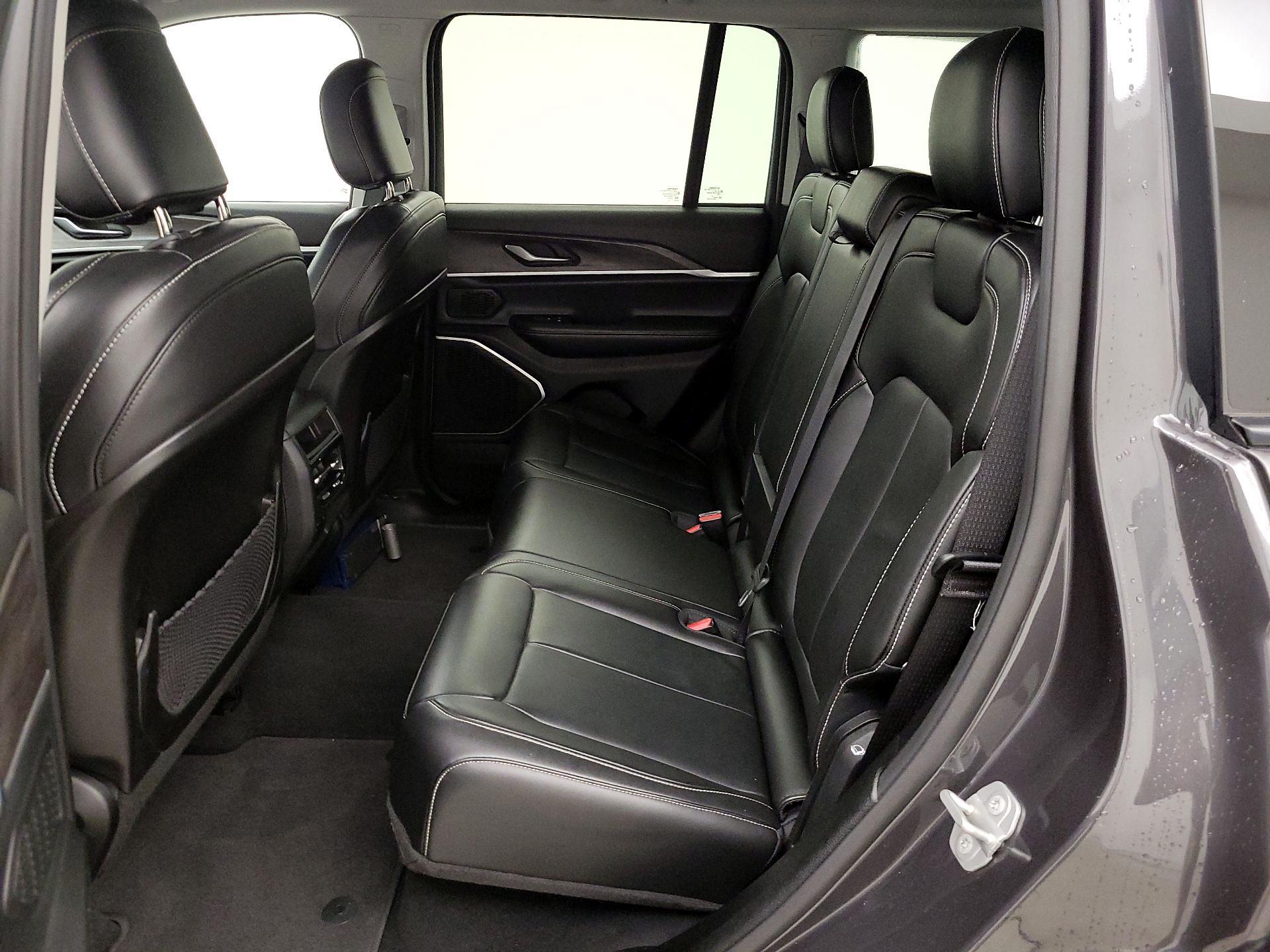 Thumbnail: 2022 Jeep Grand Cherokee - 20