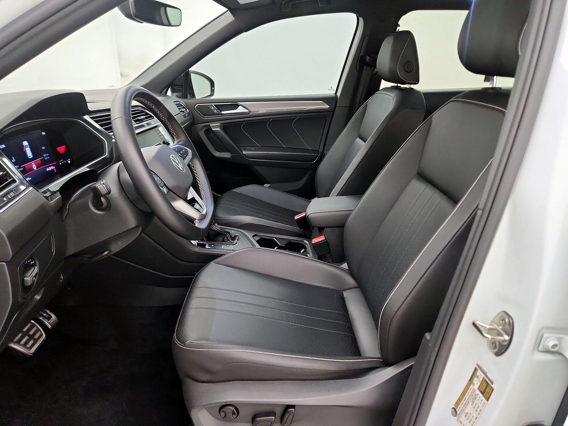 Thumbnail: 2023 Volkswagen Tiguan - 11