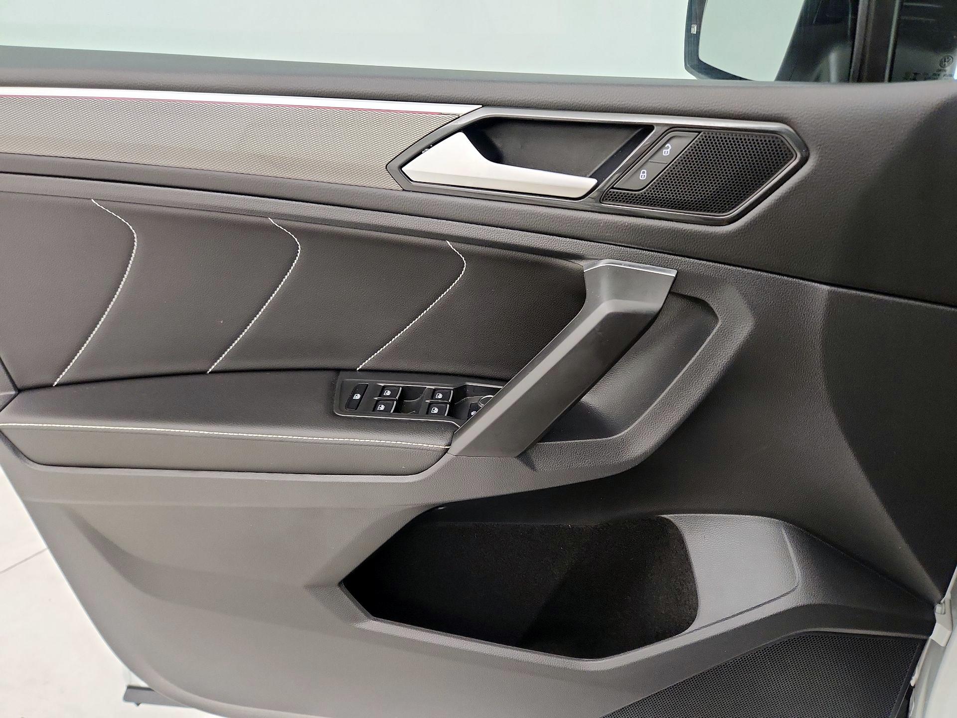 Thumbnail: 2023 Volkswagen Tiguan - 12