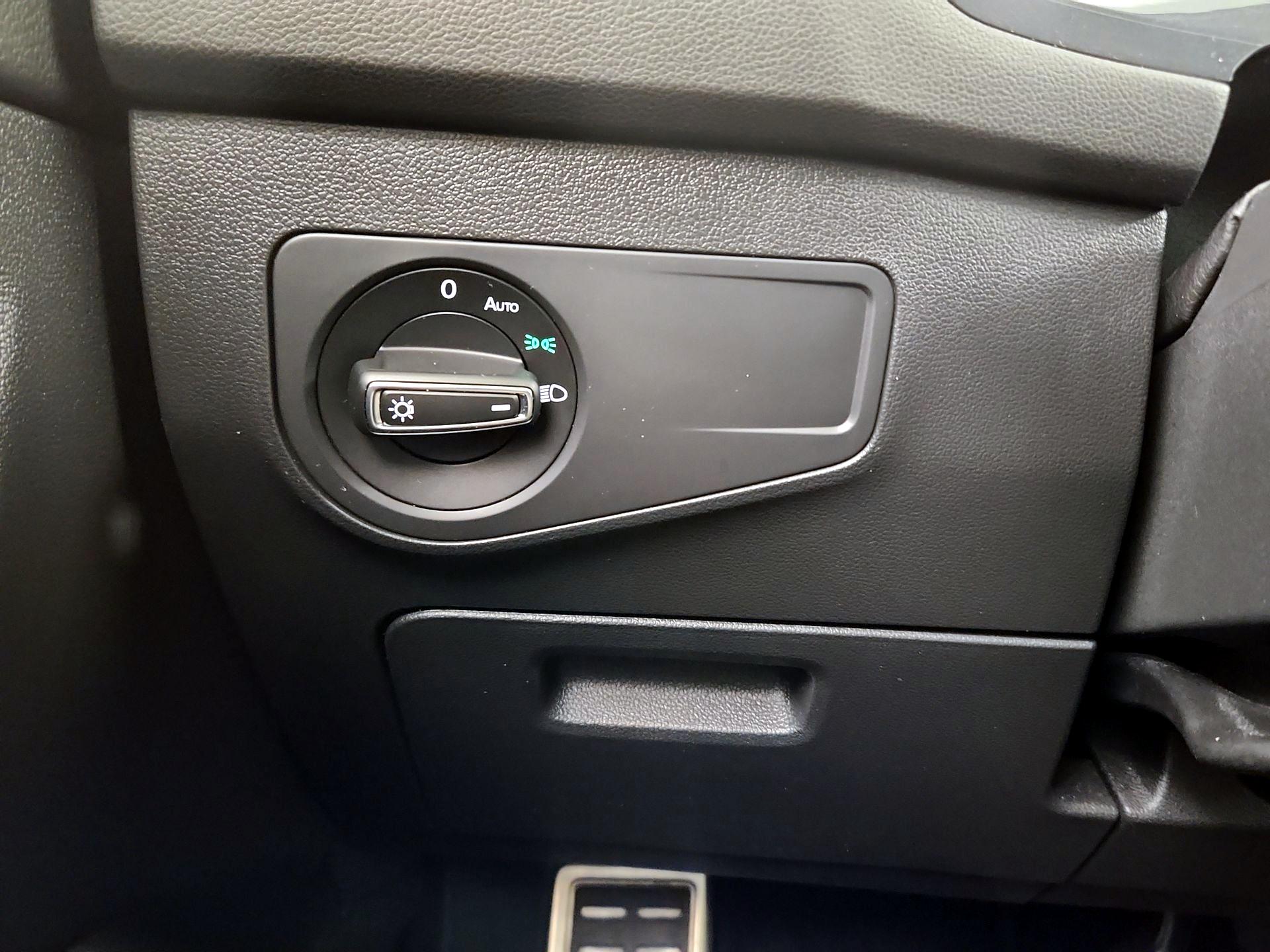 Thumbnail: 2023 Volkswagen Tiguan - 13