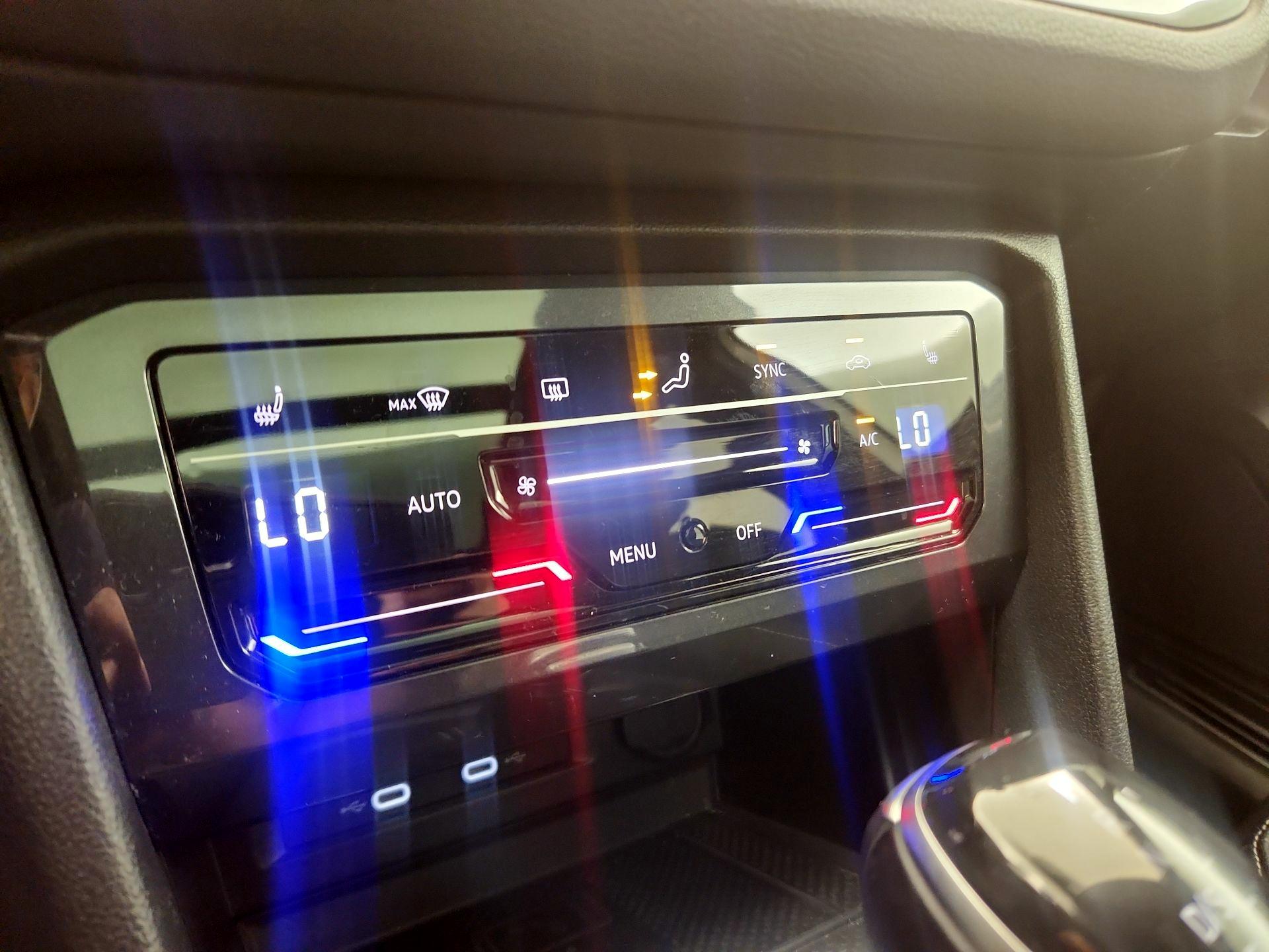 Thumbnail: 2023 Volkswagen Tiguan - 16