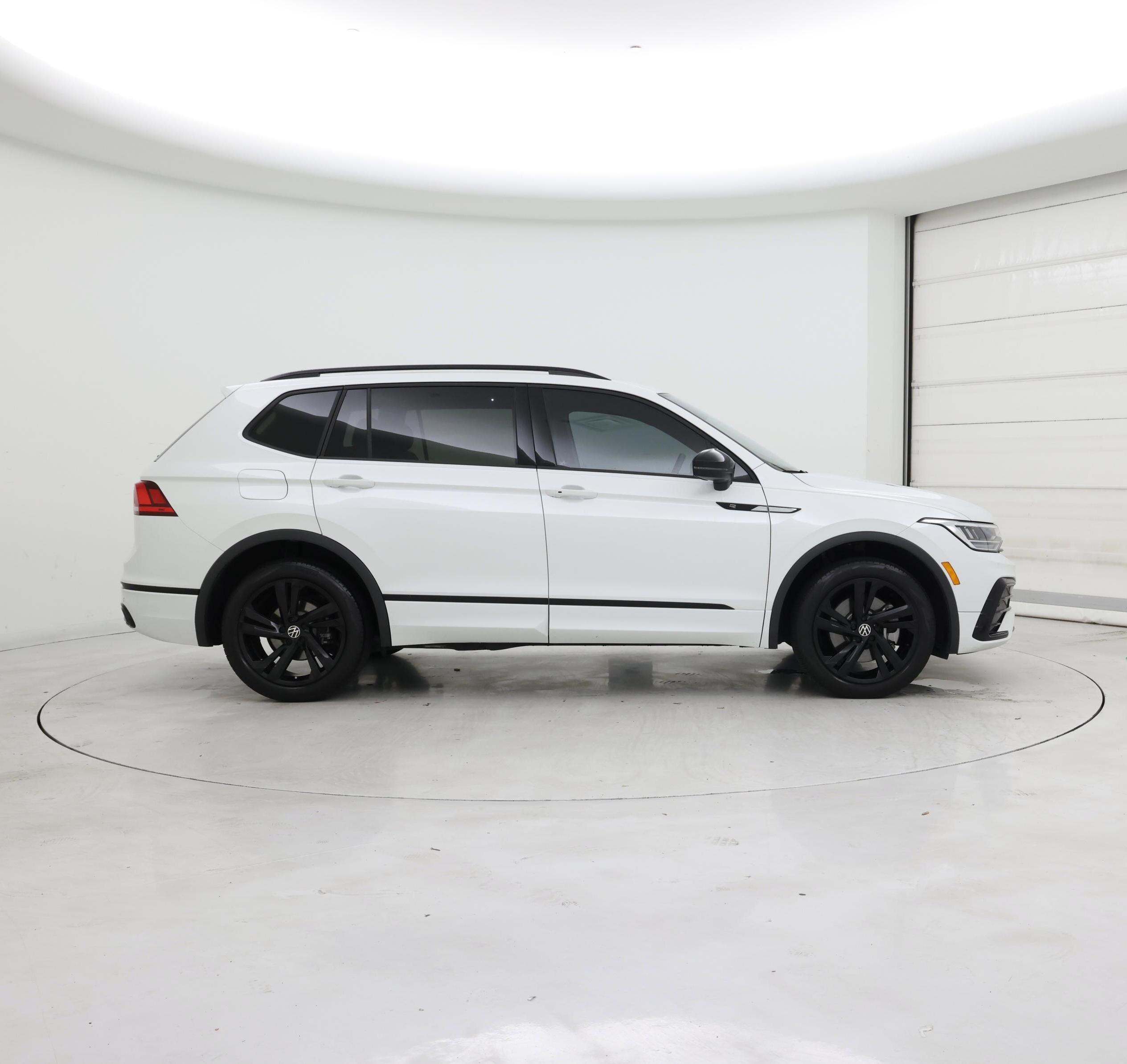 Thumbnail: 2023 Volkswagen Tiguan - 7