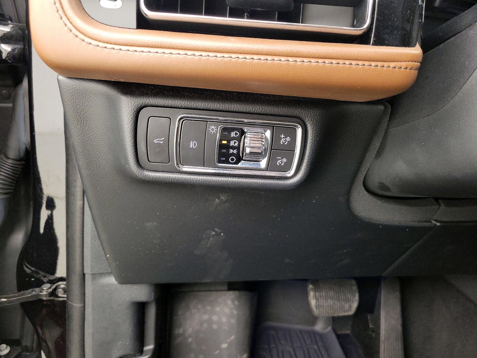 Thumbnail: 2021 Lincoln Aviator - 13