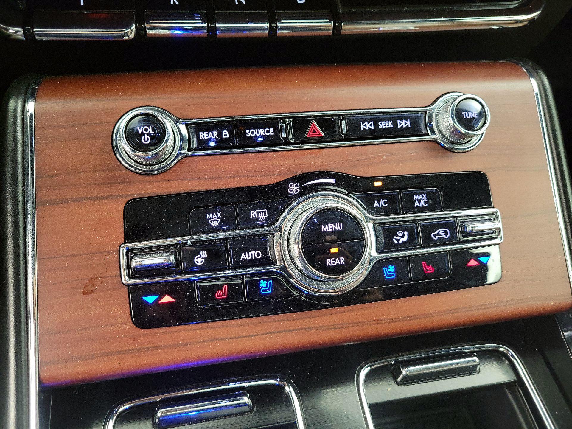 Thumbnail: 2021 Lincoln Aviator - 17