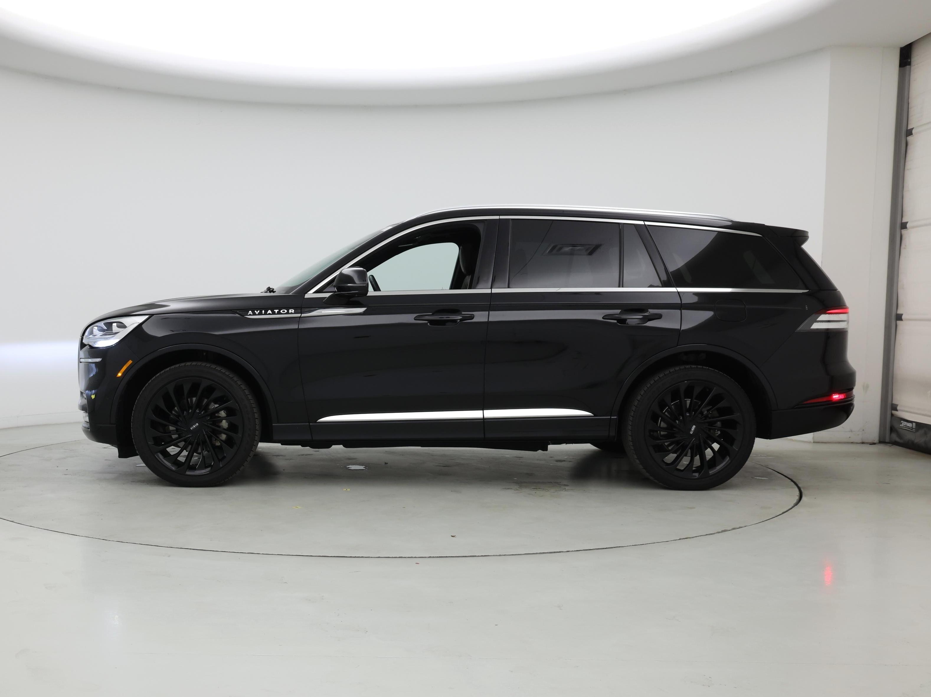 Thumbnail: 2021 Lincoln Aviator - 3