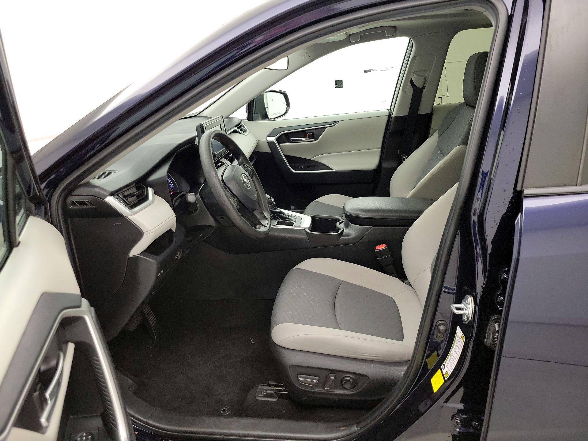 Thumbnail: 2022 Toyota RAV4 - 11