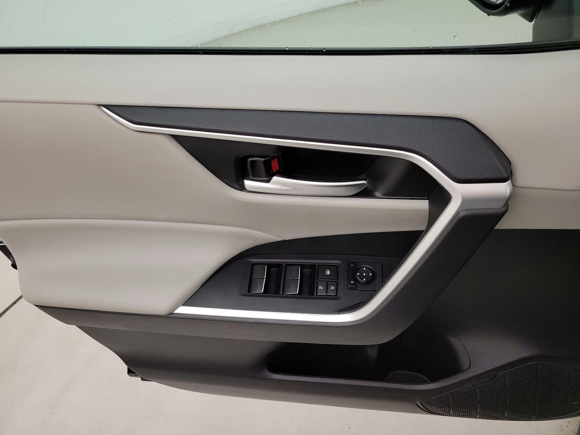 Thumbnail: 2022 Toyota RAV4 - 12