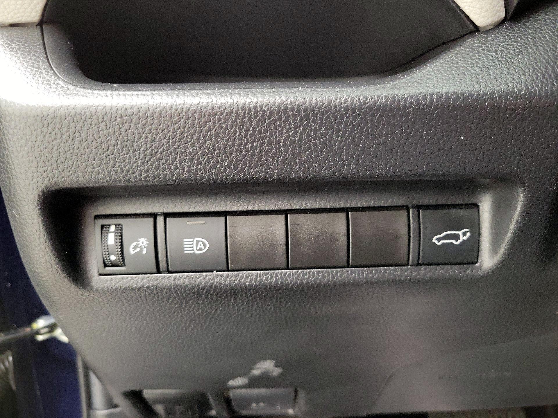 Thumbnail: 2022 Toyota RAV4 - 13