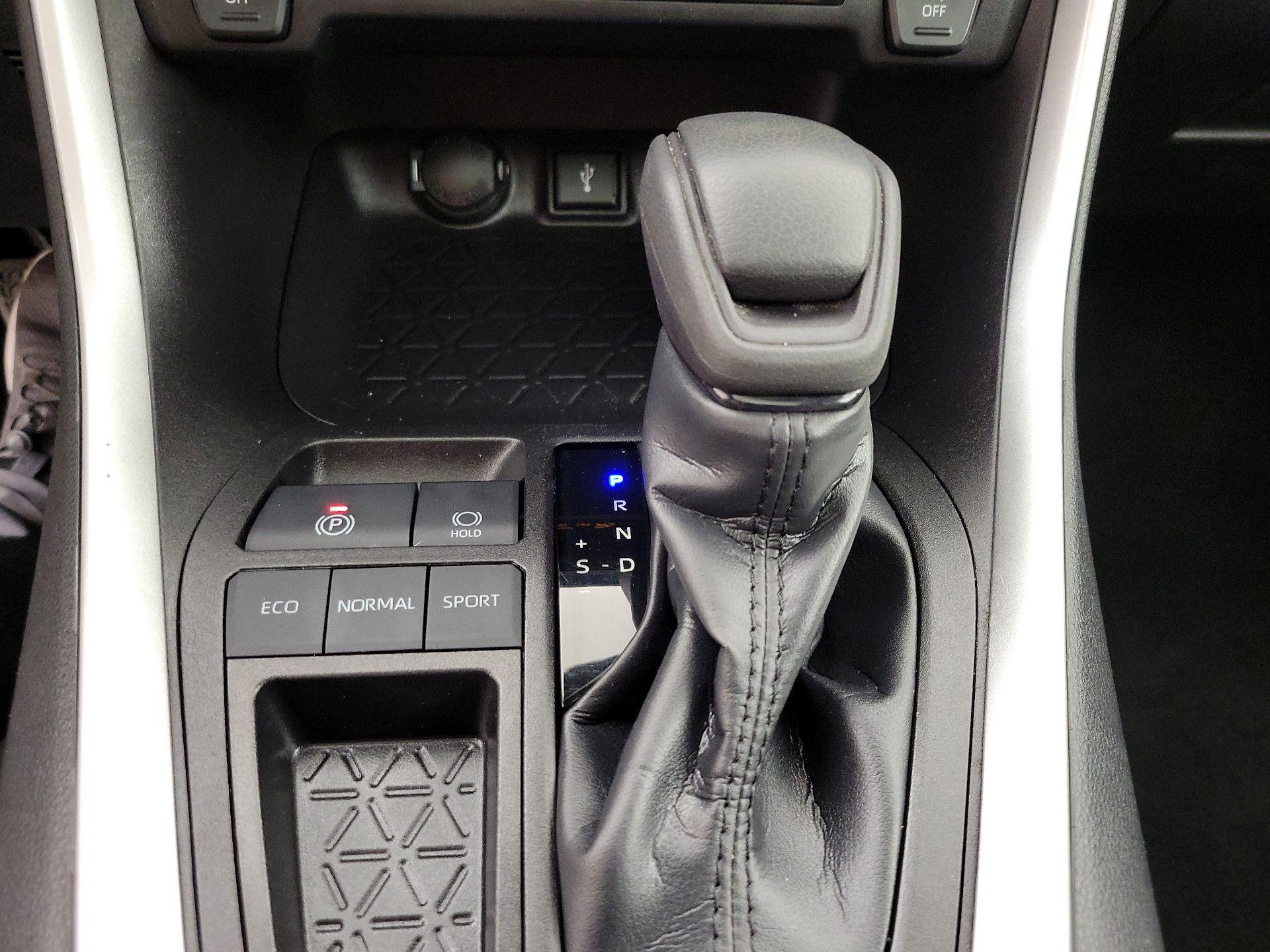 Thumbnail: 2022 Toyota RAV4 - 17