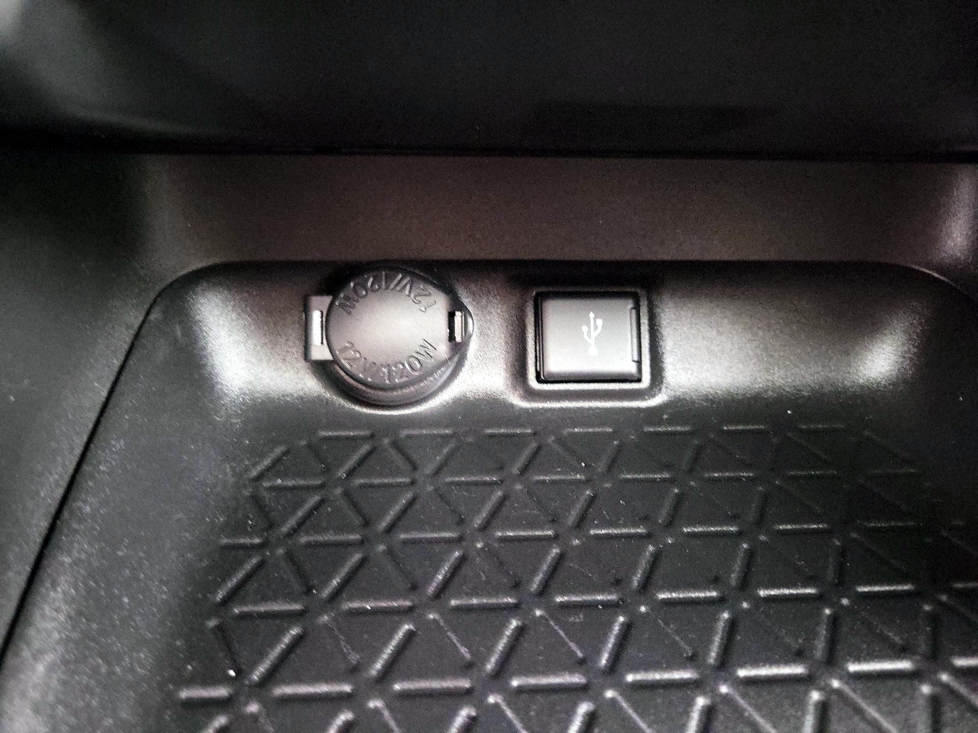 Thumbnail: 2022 Toyota RAV4 - 18