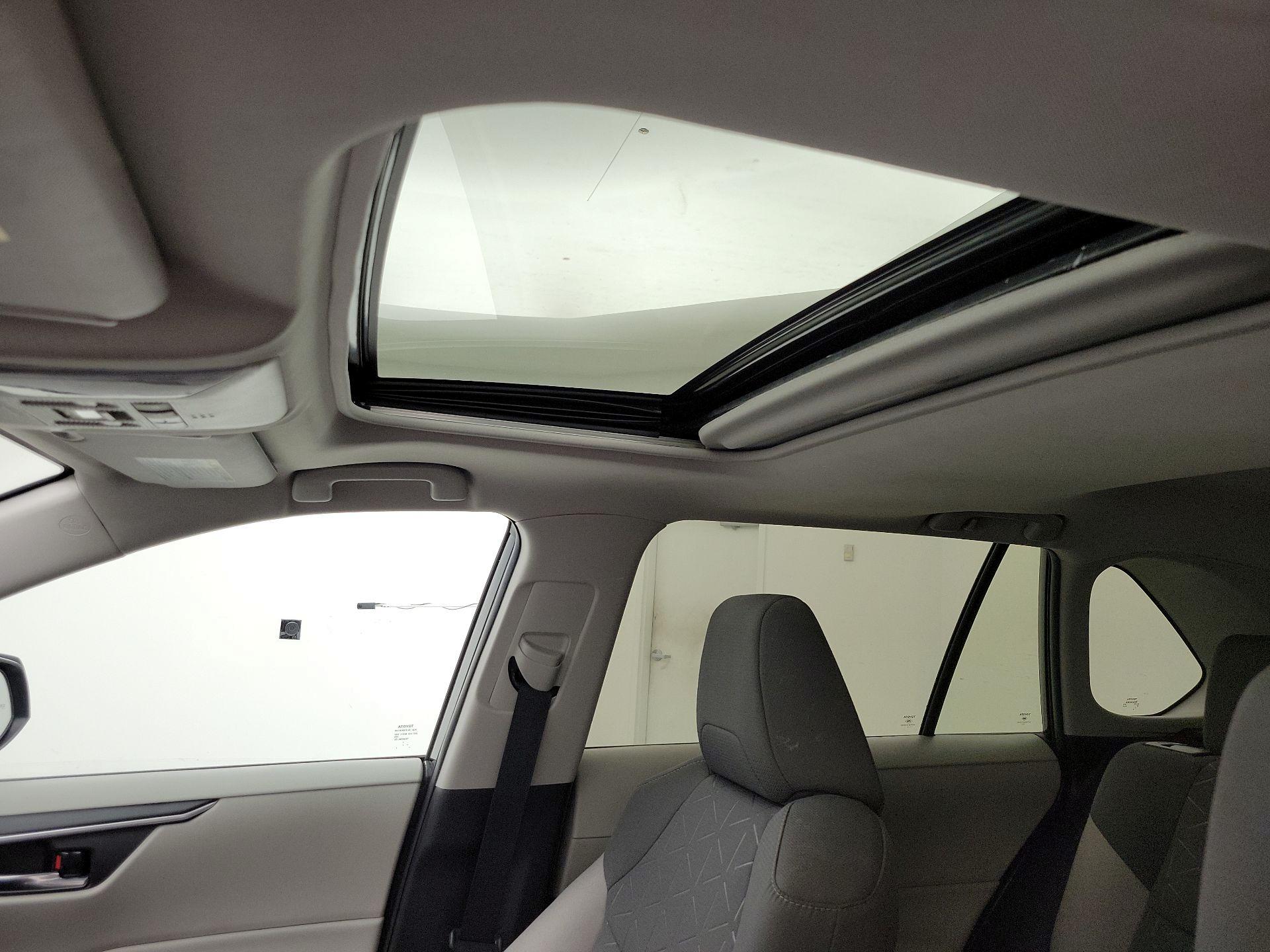 Thumbnail: 2022 Toyota RAV4 - 19