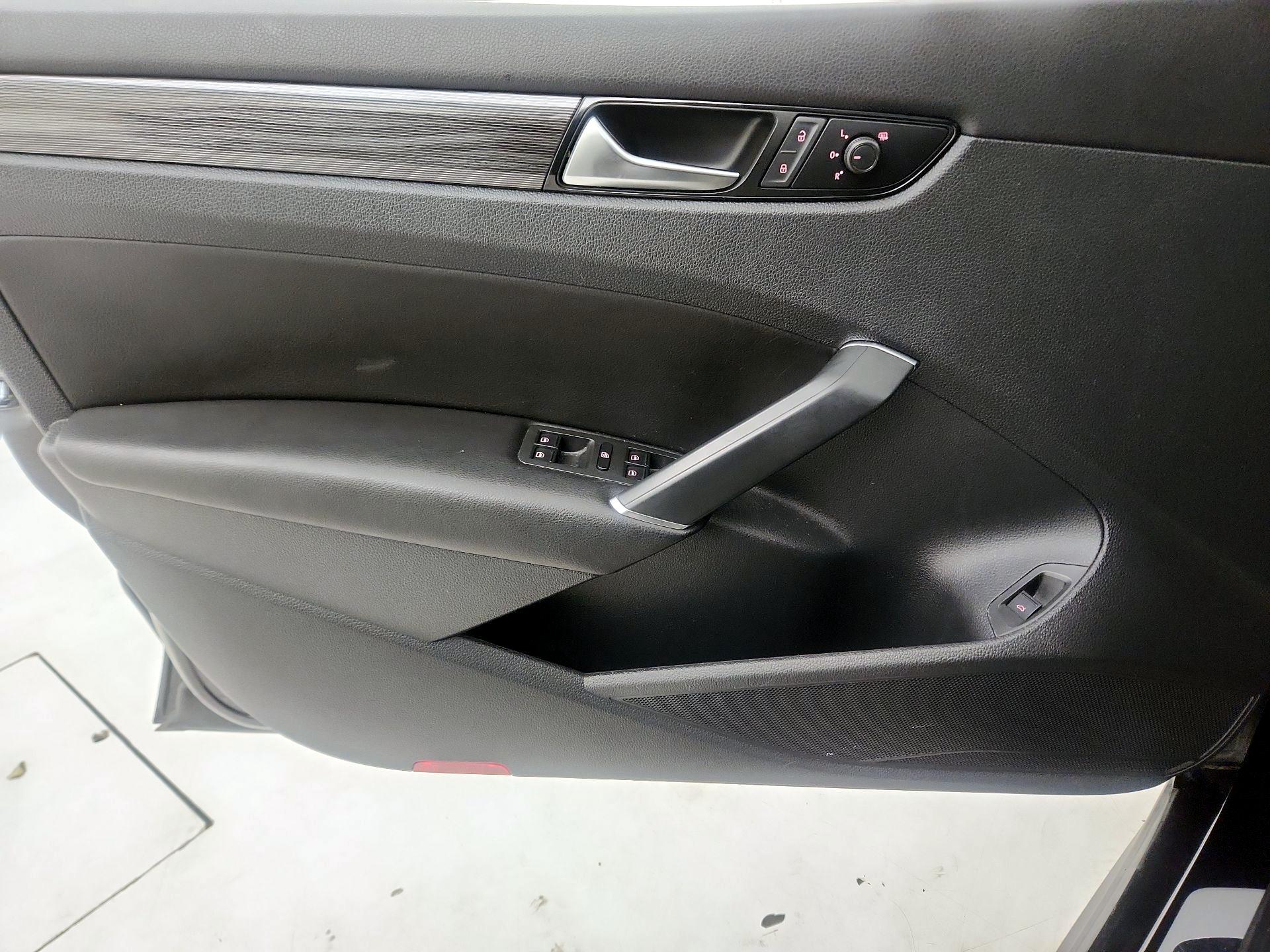 Thumbnail: 2020 Volkswagen Passat - 12