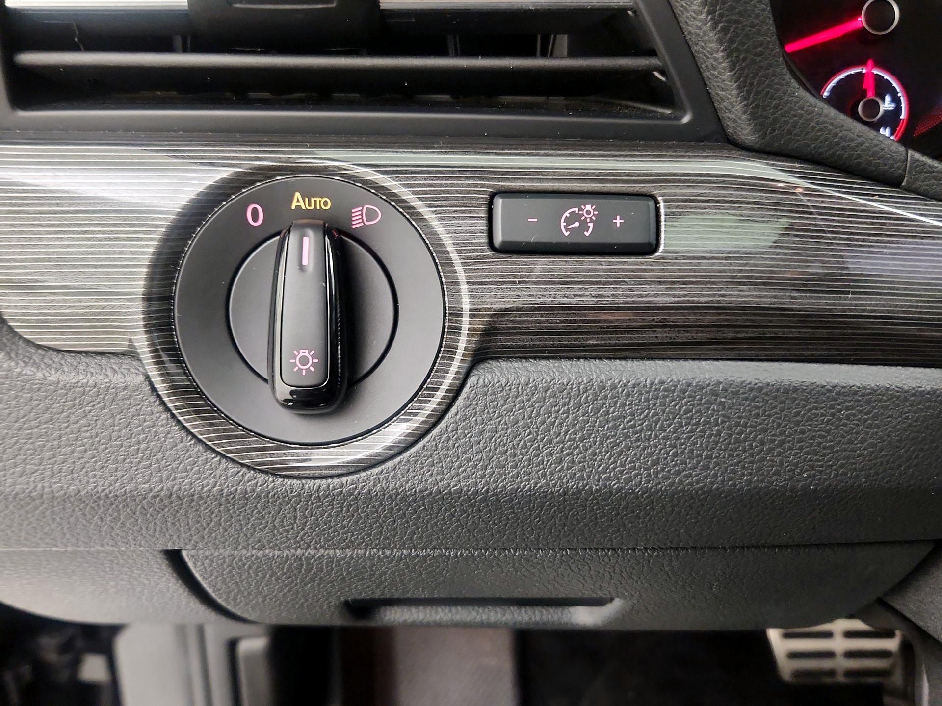 Thumbnail: 2020 Volkswagen Passat - 13