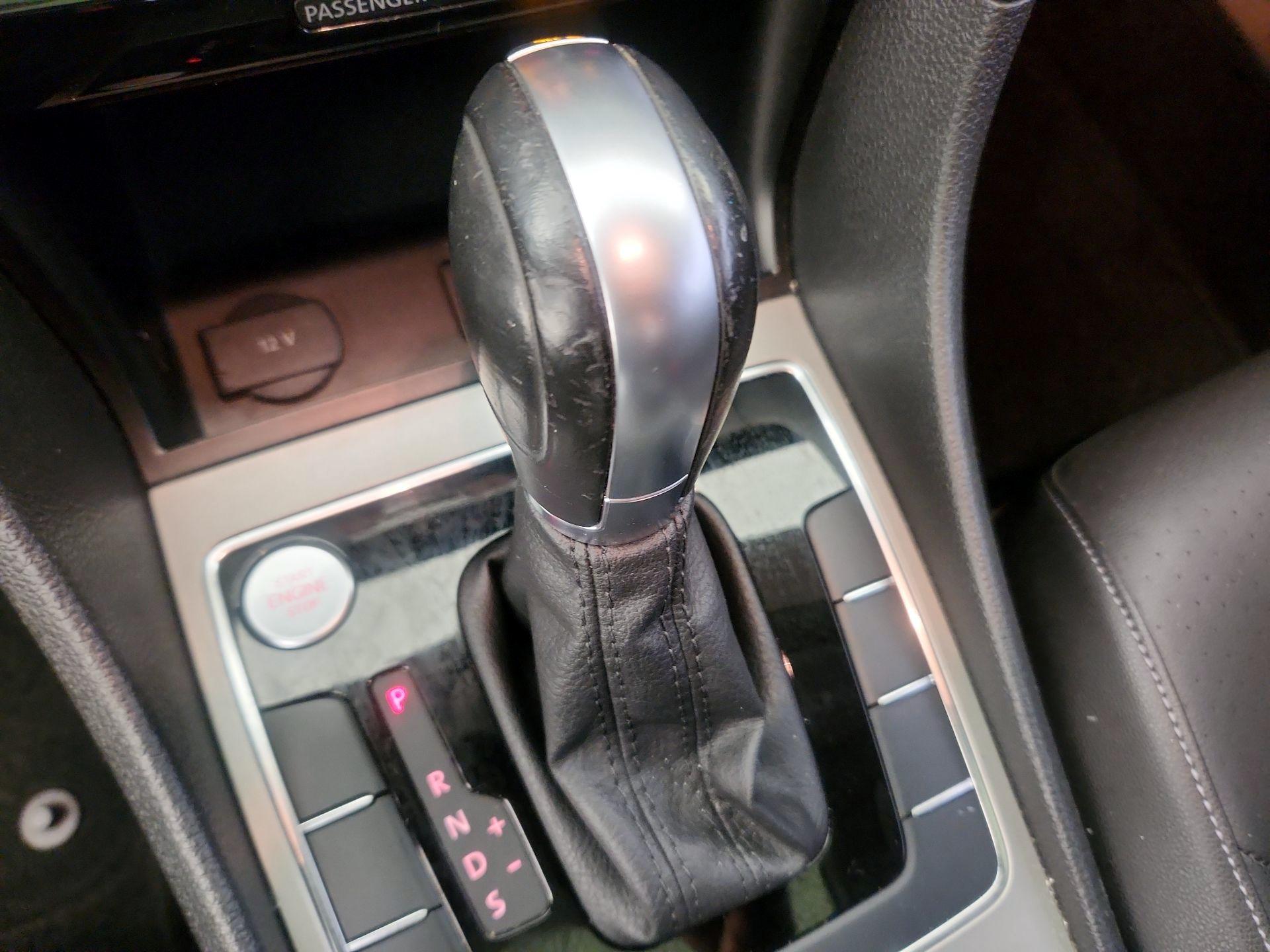 Thumbnail: 2020 Volkswagen Passat - 17