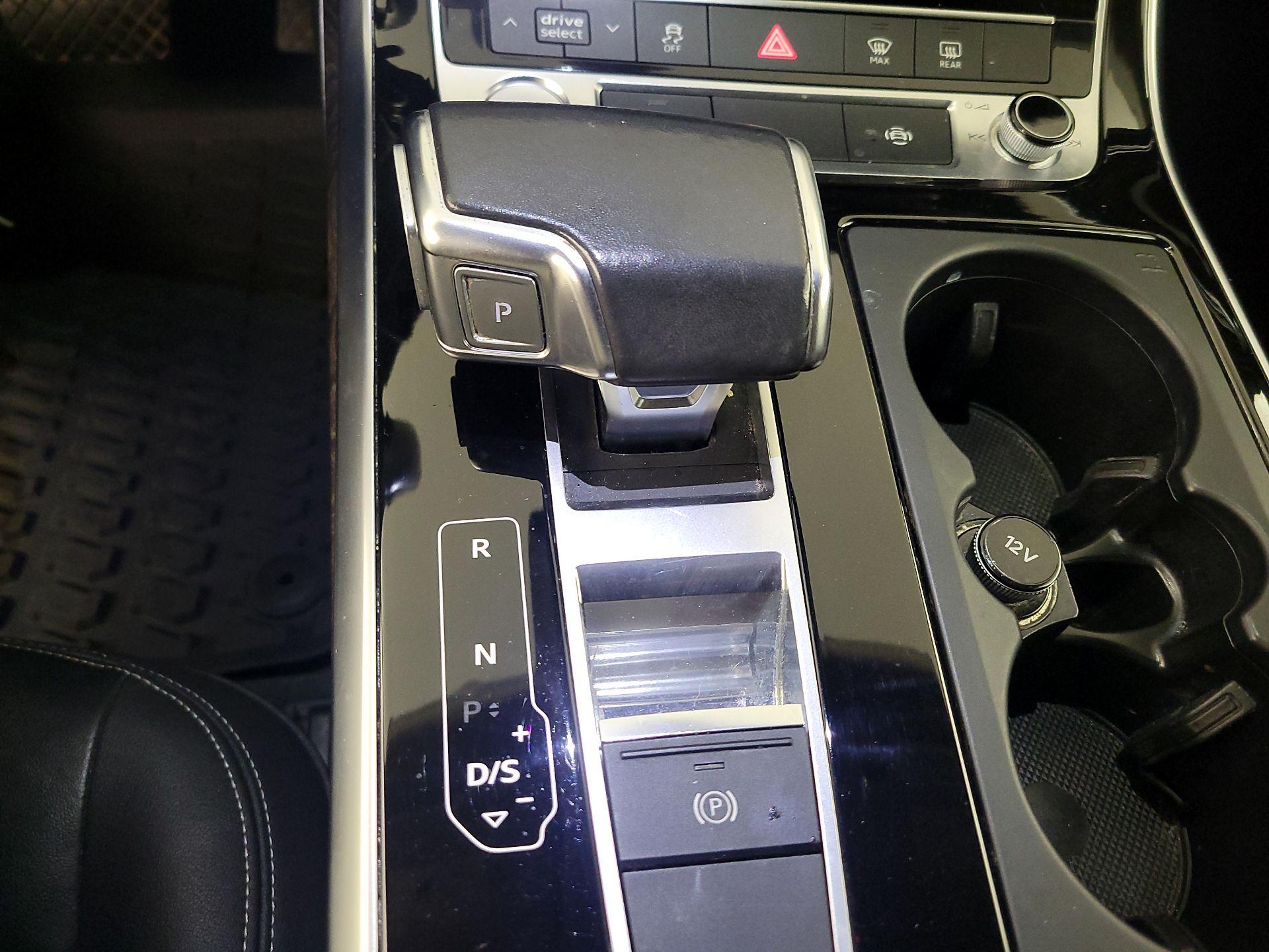 Thumbnail: 2020 Audi Q8 - 18