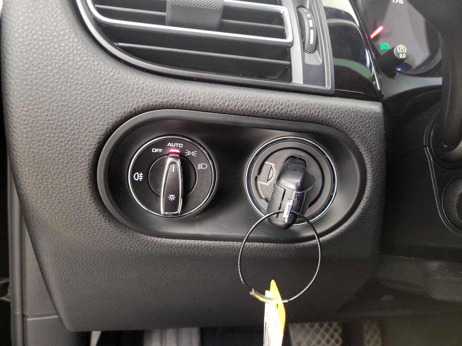 Thumbnail: 2020 Porsche Macan - 13