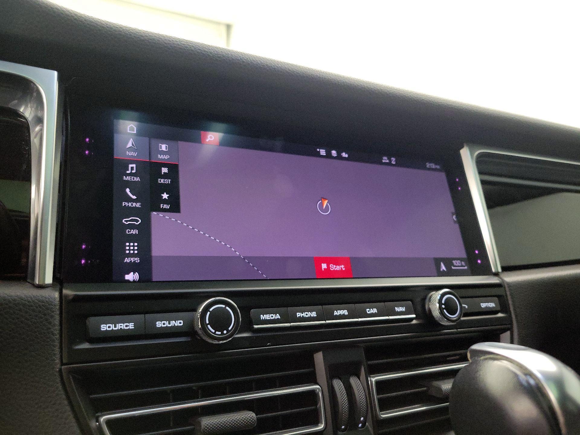 Thumbnail: 2020 Porsche Macan - 14