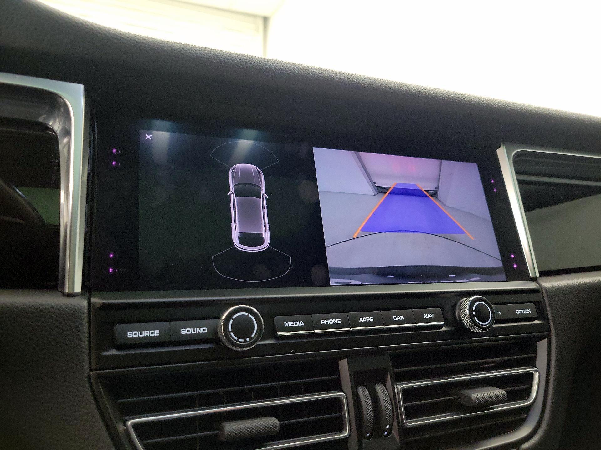 Thumbnail: 2020 Porsche Macan - 15