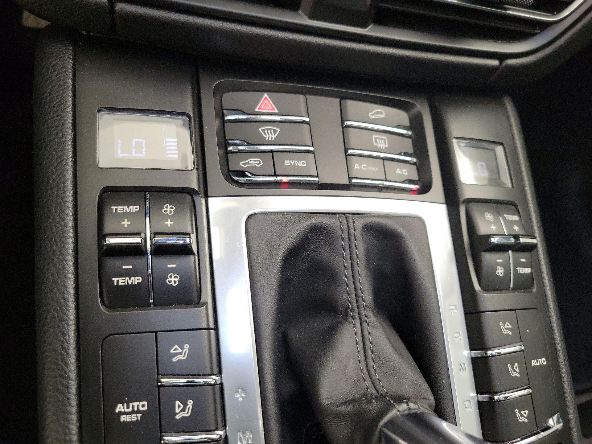 Thumbnail: 2020 Porsche Macan - 17