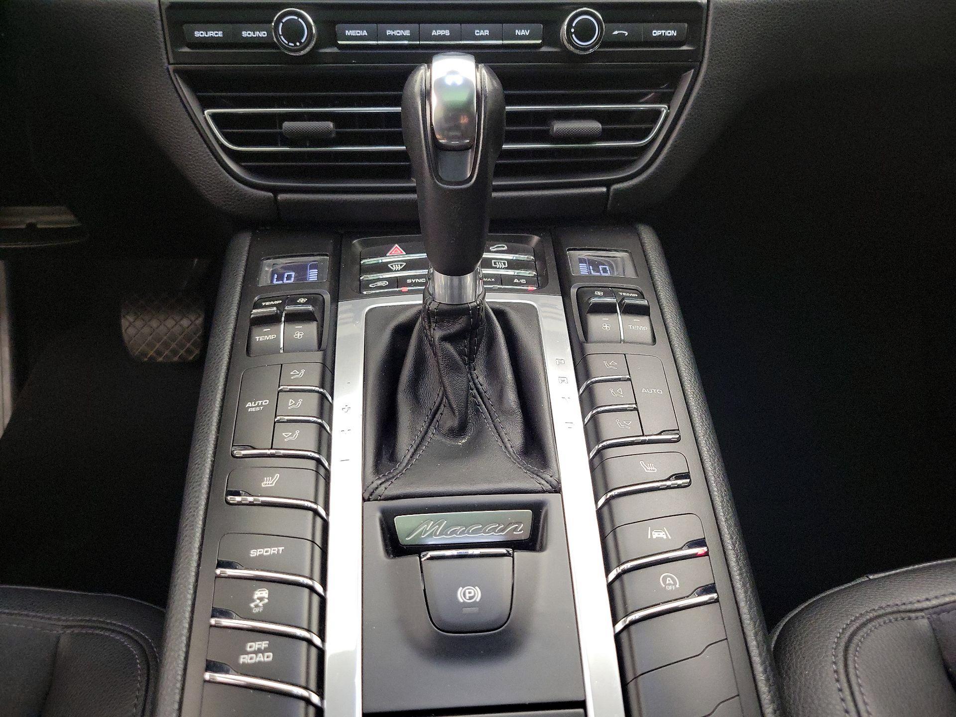 Thumbnail: 2020 Porsche Macan - 18