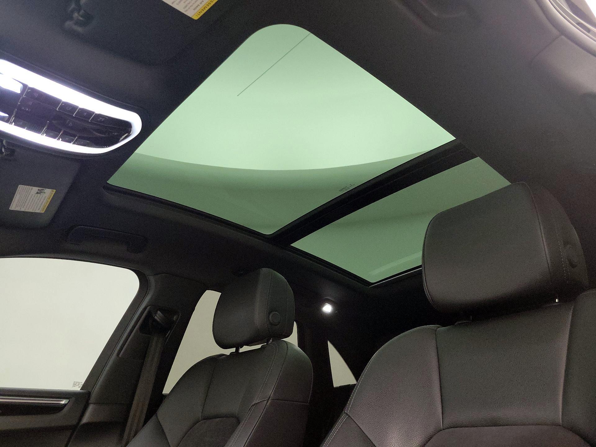 Thumbnail: 2020 Porsche Macan - 20