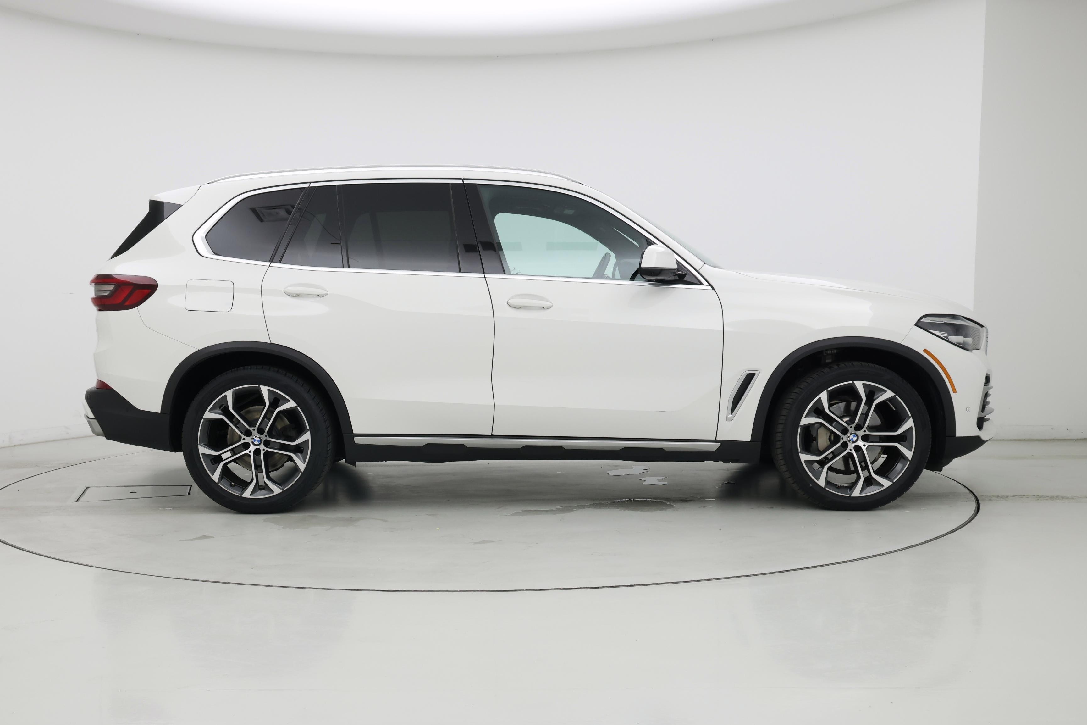 Thumbnail: 2023 BMW X5 - 7