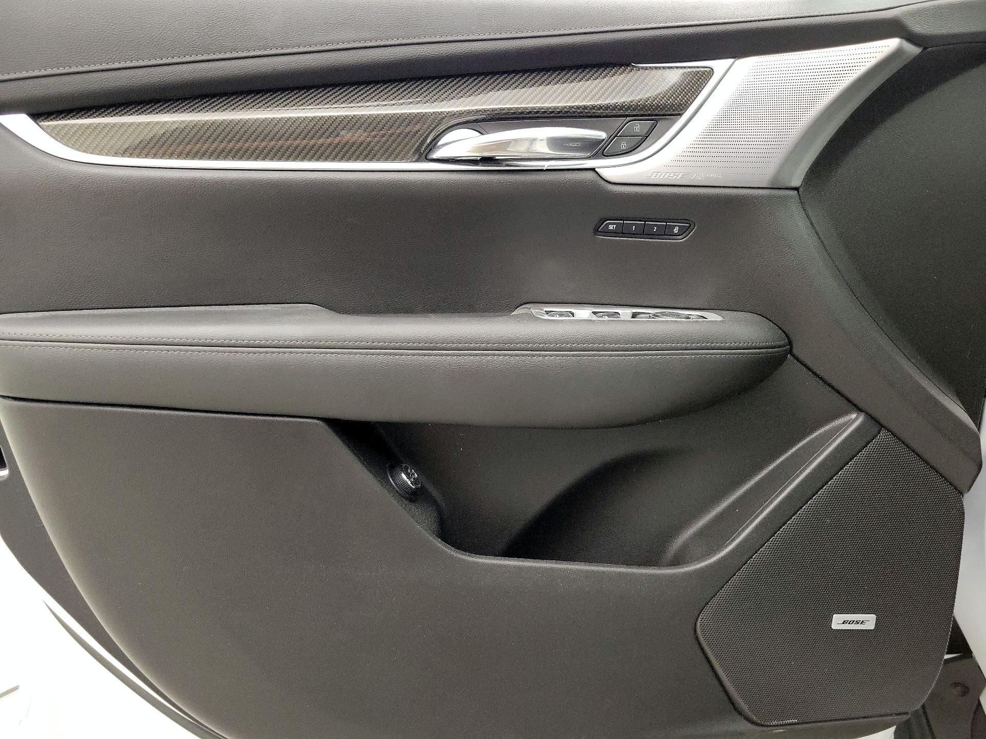 Thumbnail: 2020 Cadillac XT6 - 12