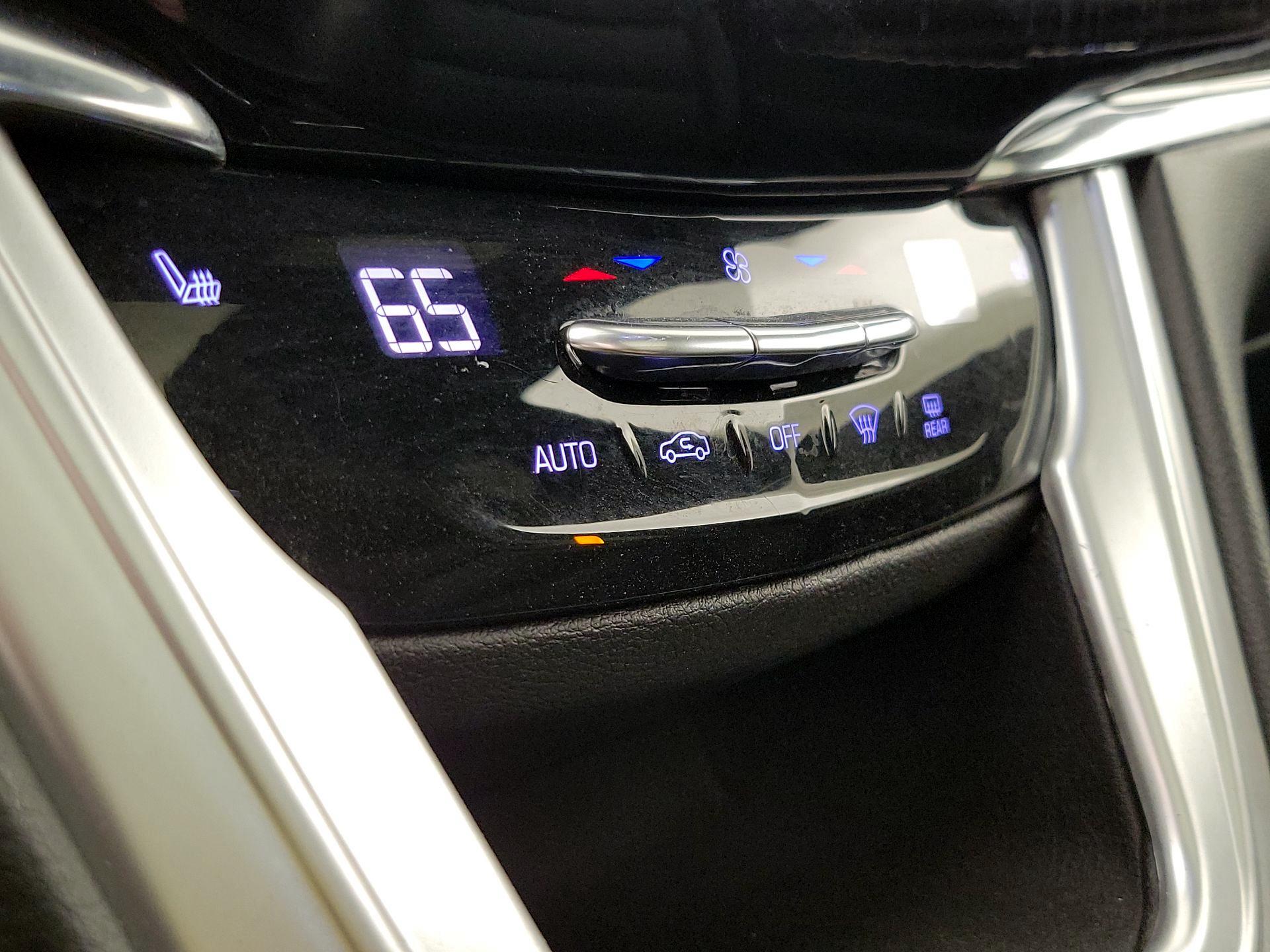 Thumbnail: 2020 Cadillac XT6 - 17