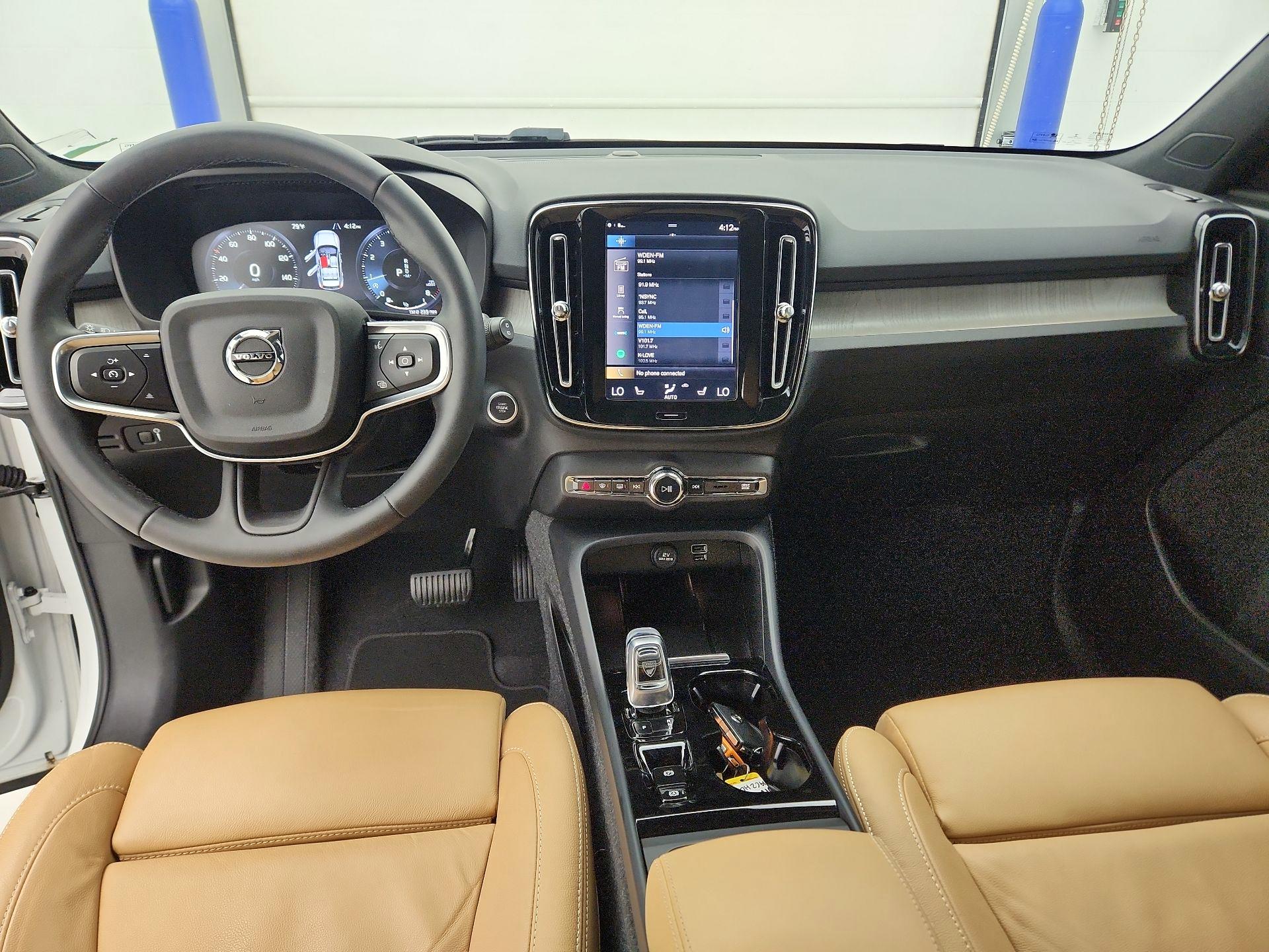 Thumbnail: 2022 Volvo XC40 - 9